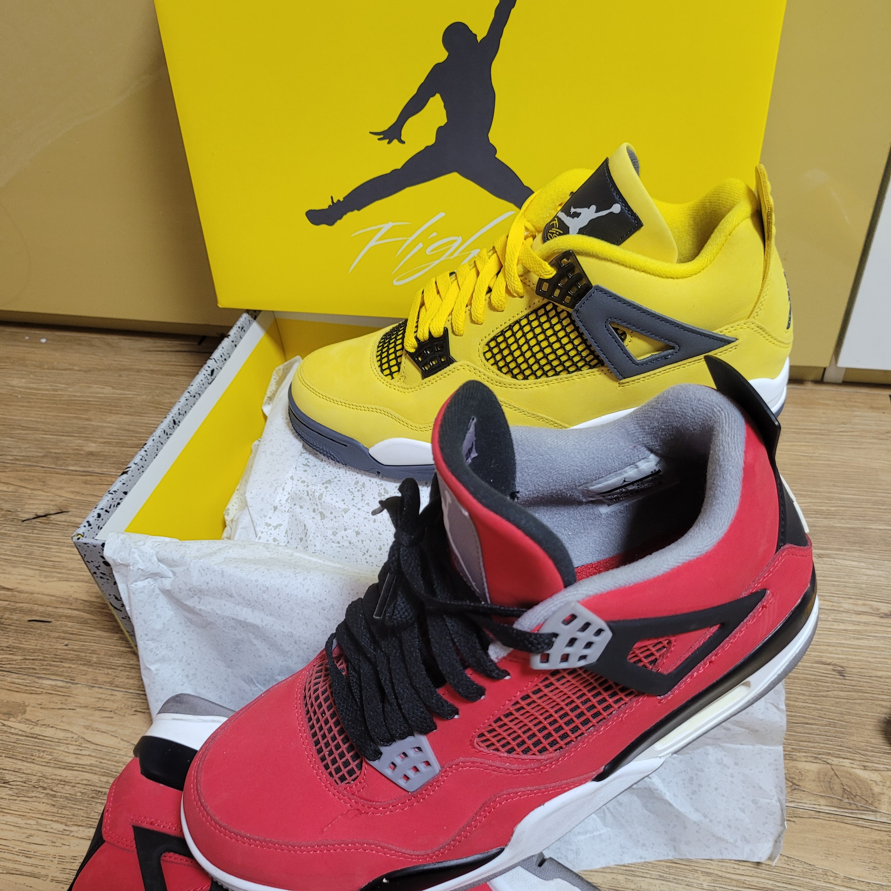 Jordan 4 Retro Tour Yellow, Jordan 4 Retro Toro Bravo 착용 스타일 - 1