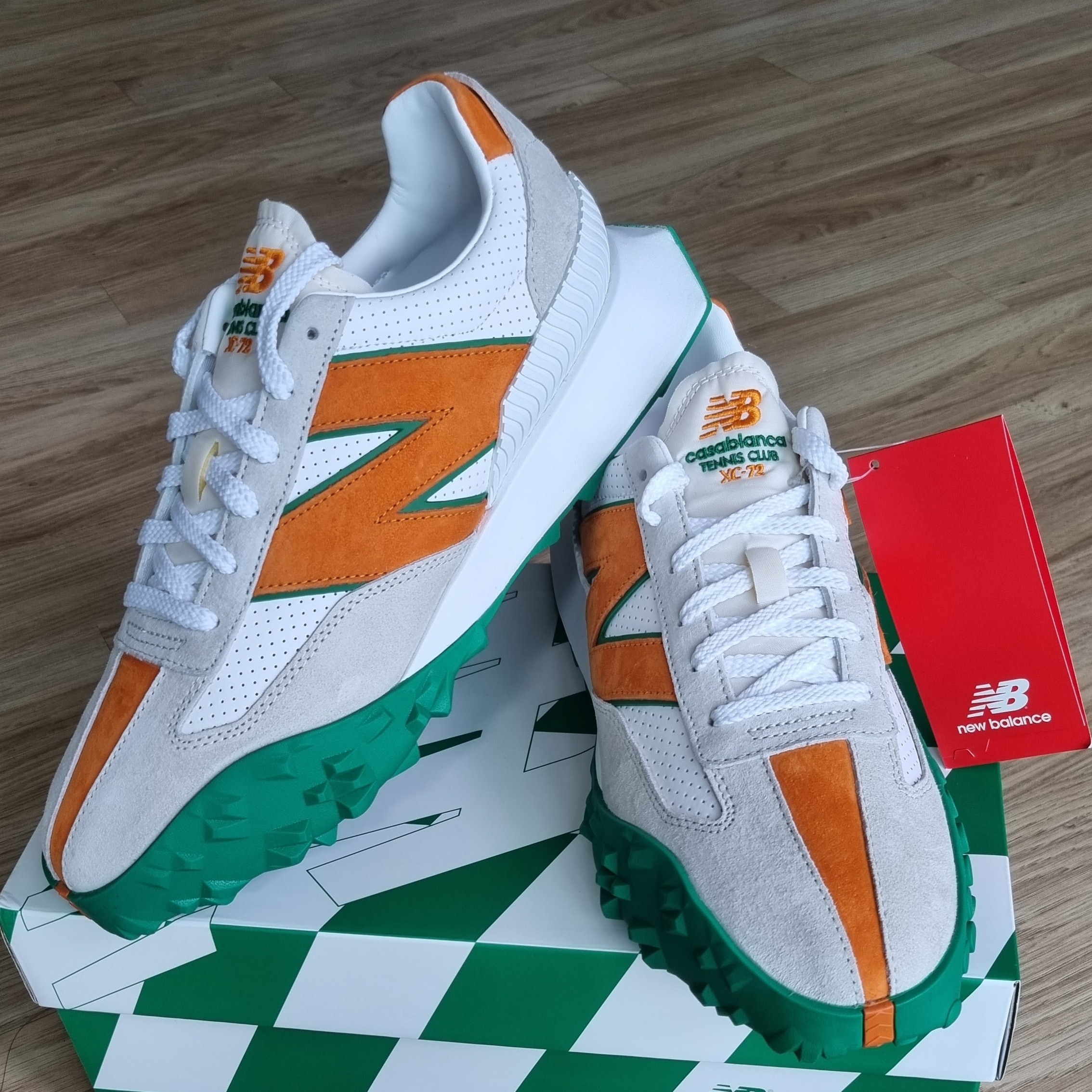 New Balance x Casablanca XC-72 Persimmon Jolly Green 착용 스타일
