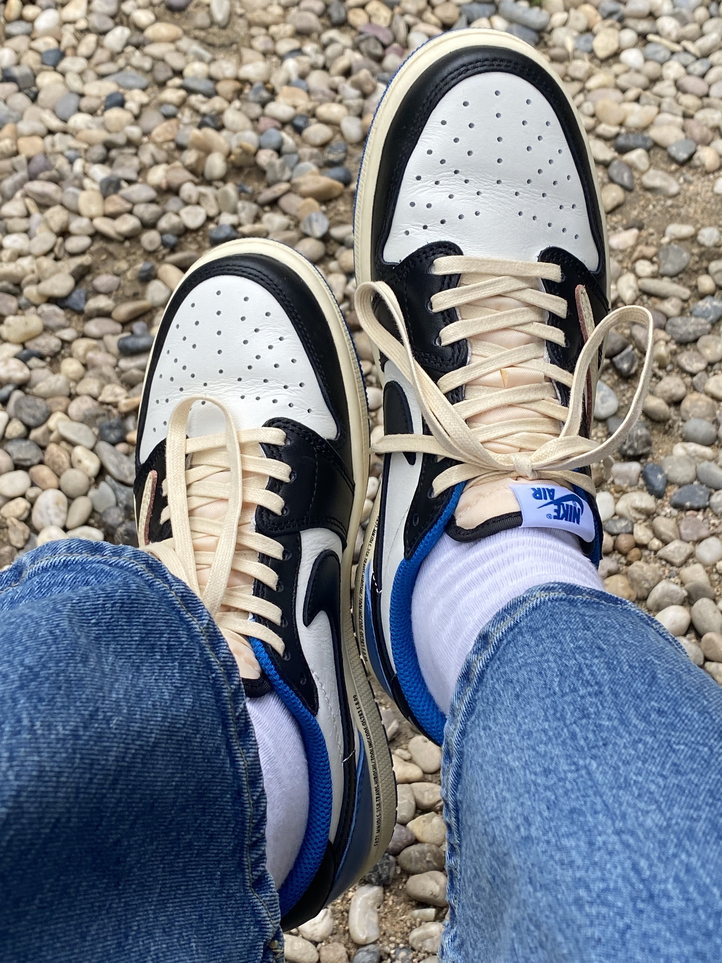 Jordan 1 x Travis Scott x Fragment Retro Low OG SP Military Blue 착용 스타일 - 1