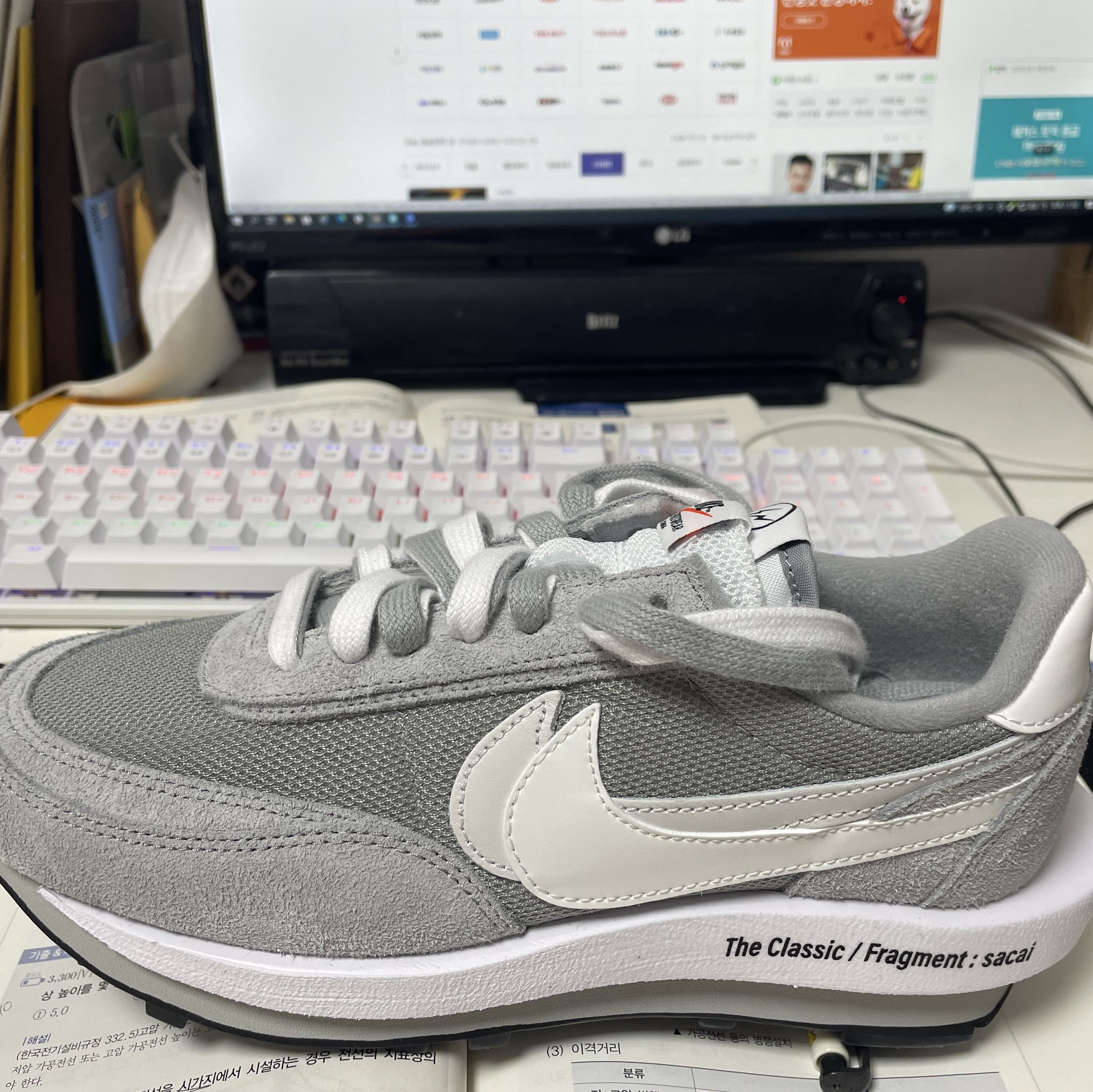 Nike x Sacai x Fragment LDWaffle Light Smoke Grey 착용 스타일 - 1