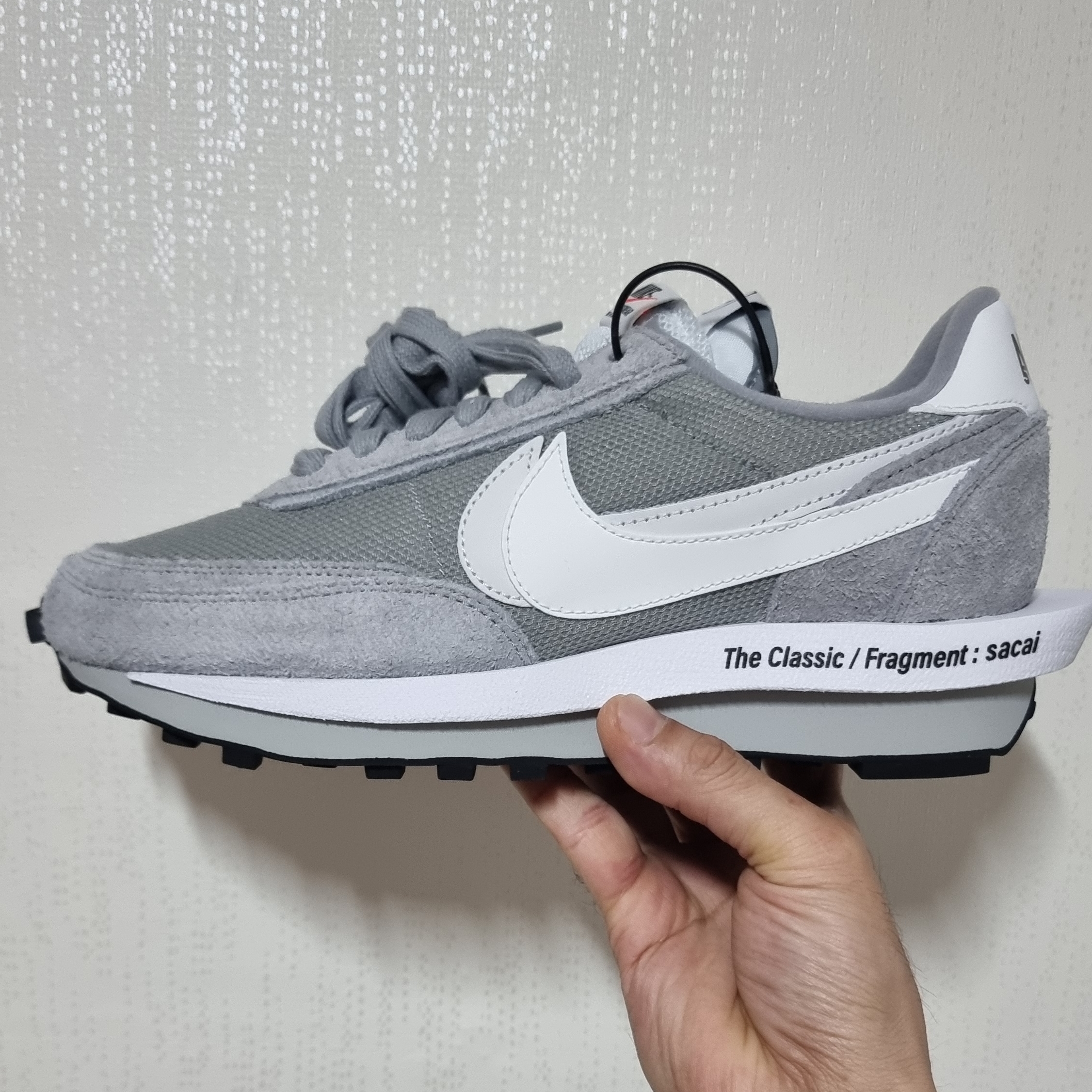 Nike x Sacai x Fragment LDWaffle Light Smoke Grey 착용 스타일 - 2