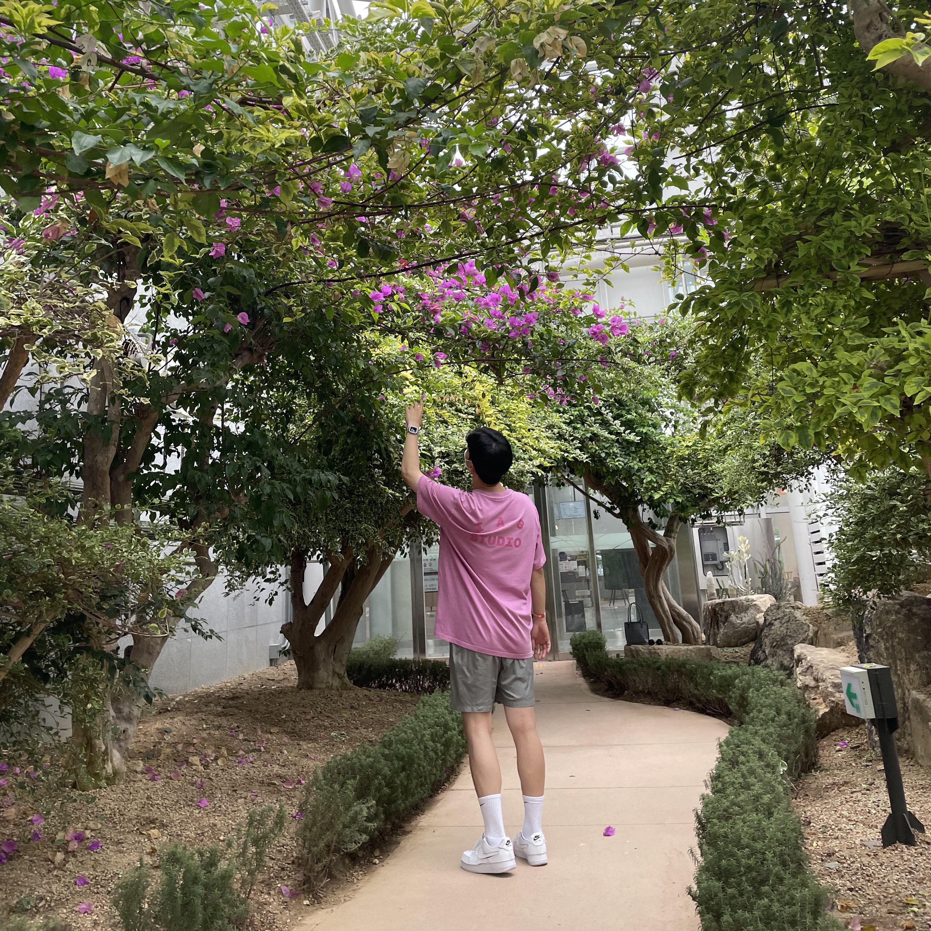 IAB Studio Pigment T-Shirt Magenta, Nike Air Force 1/1 Cosmic Clay 착용 스타일 - 2