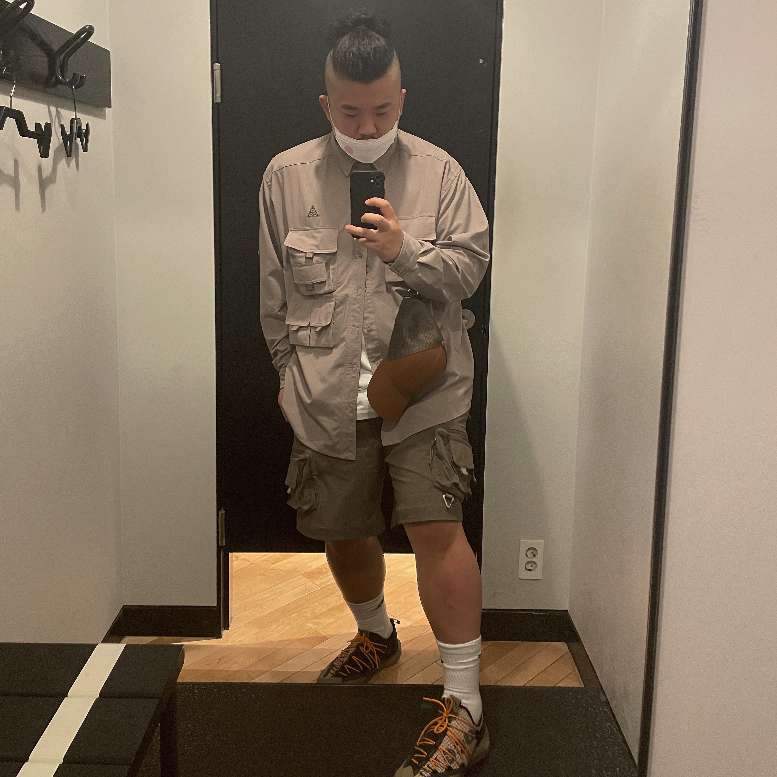 Nike ACG Devastation Trail Work Shirt Moon Fossil - US/EU, Nike ACG Mountain Fly Low Fossil Stone 착용 스타일