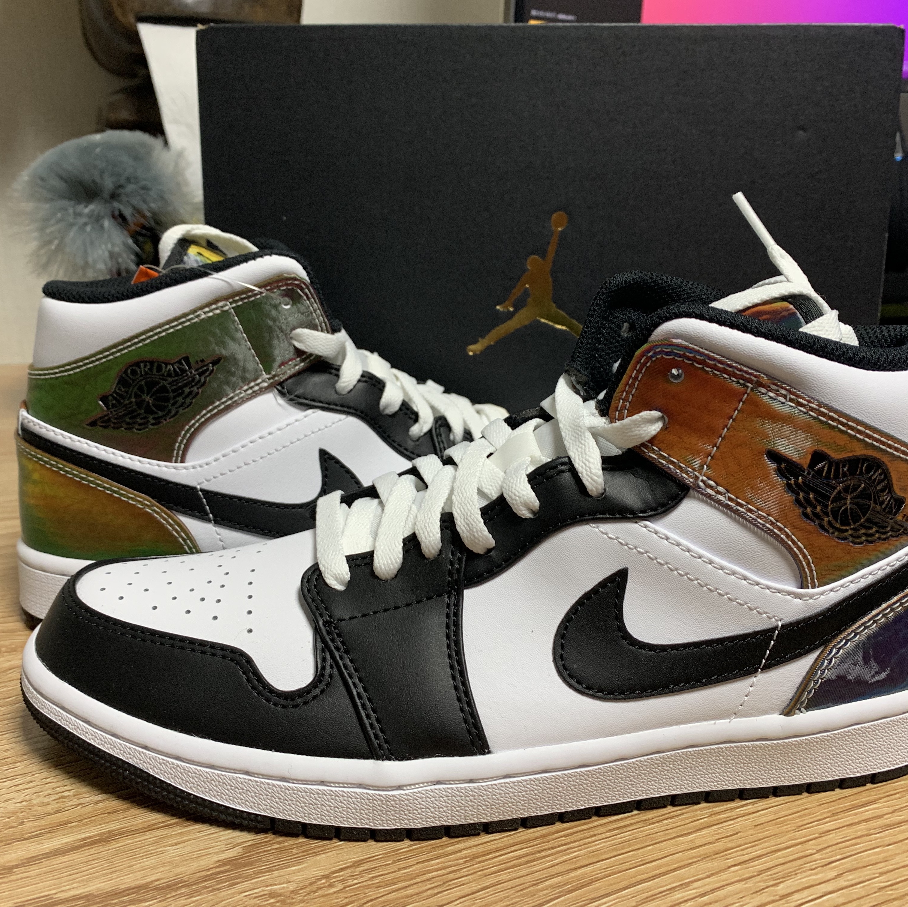 Jordan 1 Mid SE Heat Reactive 착용 스타일 - 1