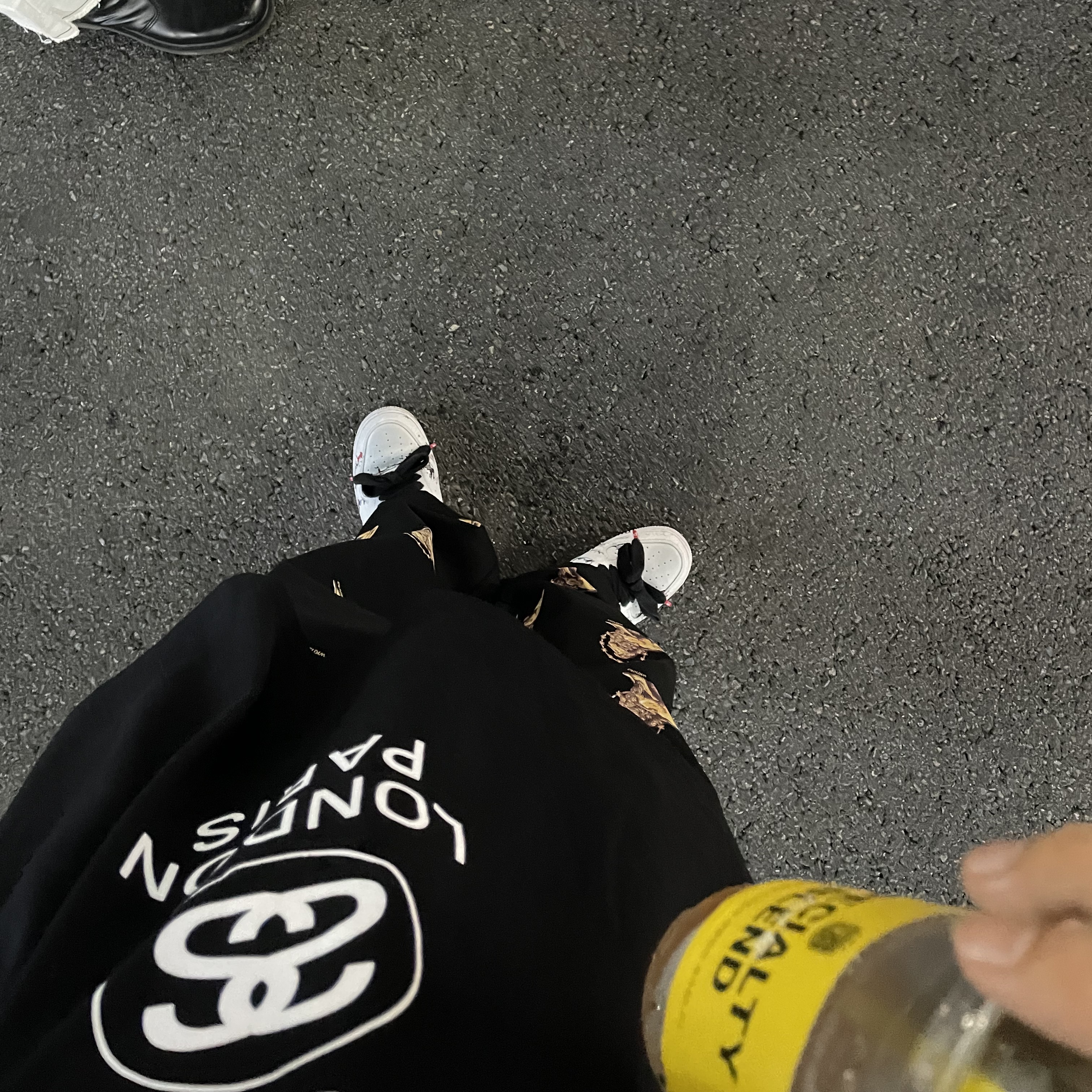 Nike x Peaceminusone Air Force 1 Low Para-Noise 2.0, Stussy World Tour T-Shirt Black 착용 스타일