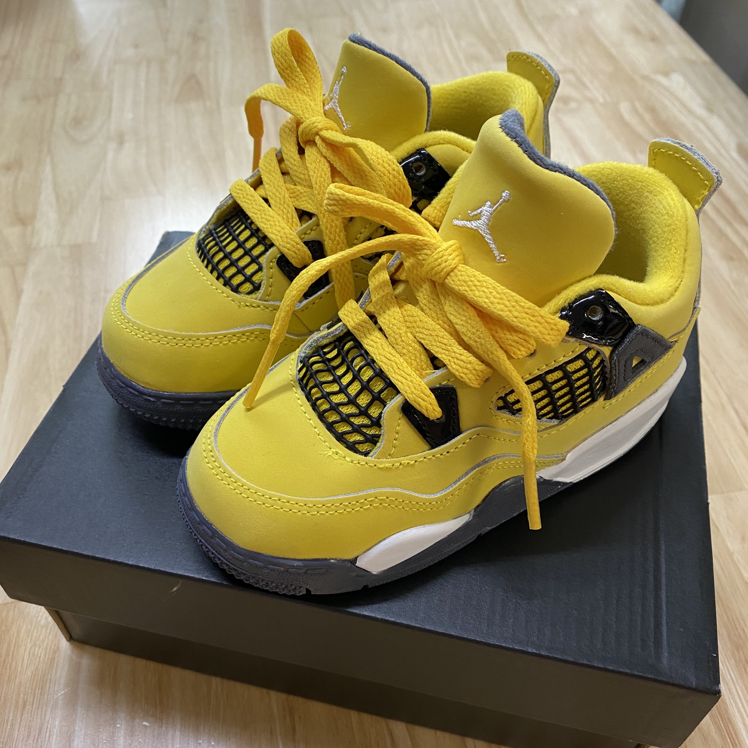 (TD) Jordan 4 Retro Tour Yellow 착용 스타일