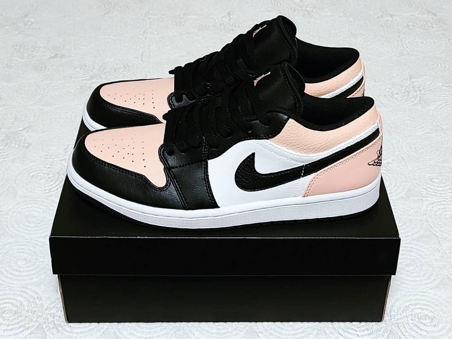 Jordan 1 Low Crimson Tint 착용 스타일 - 2