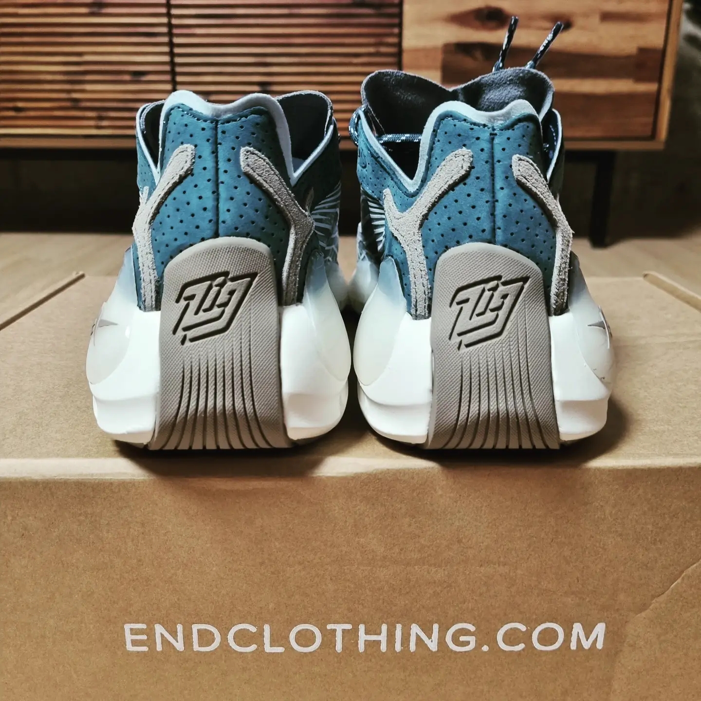 Reebok x END. Zig Kinetica II Jupiter Cold Grey Blue Hills 착용 스타일 - 3
