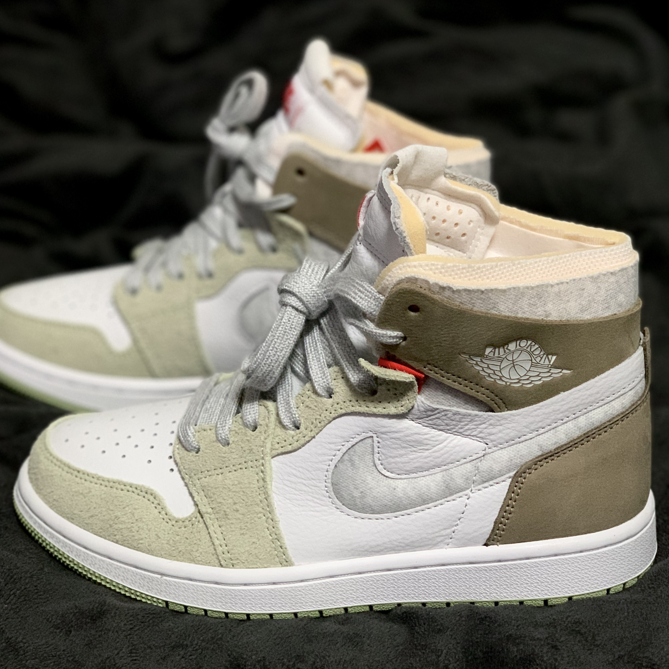 (W) Jordan 1 Zoom Air CMFT Olive Aura 착용 스타일 - 1