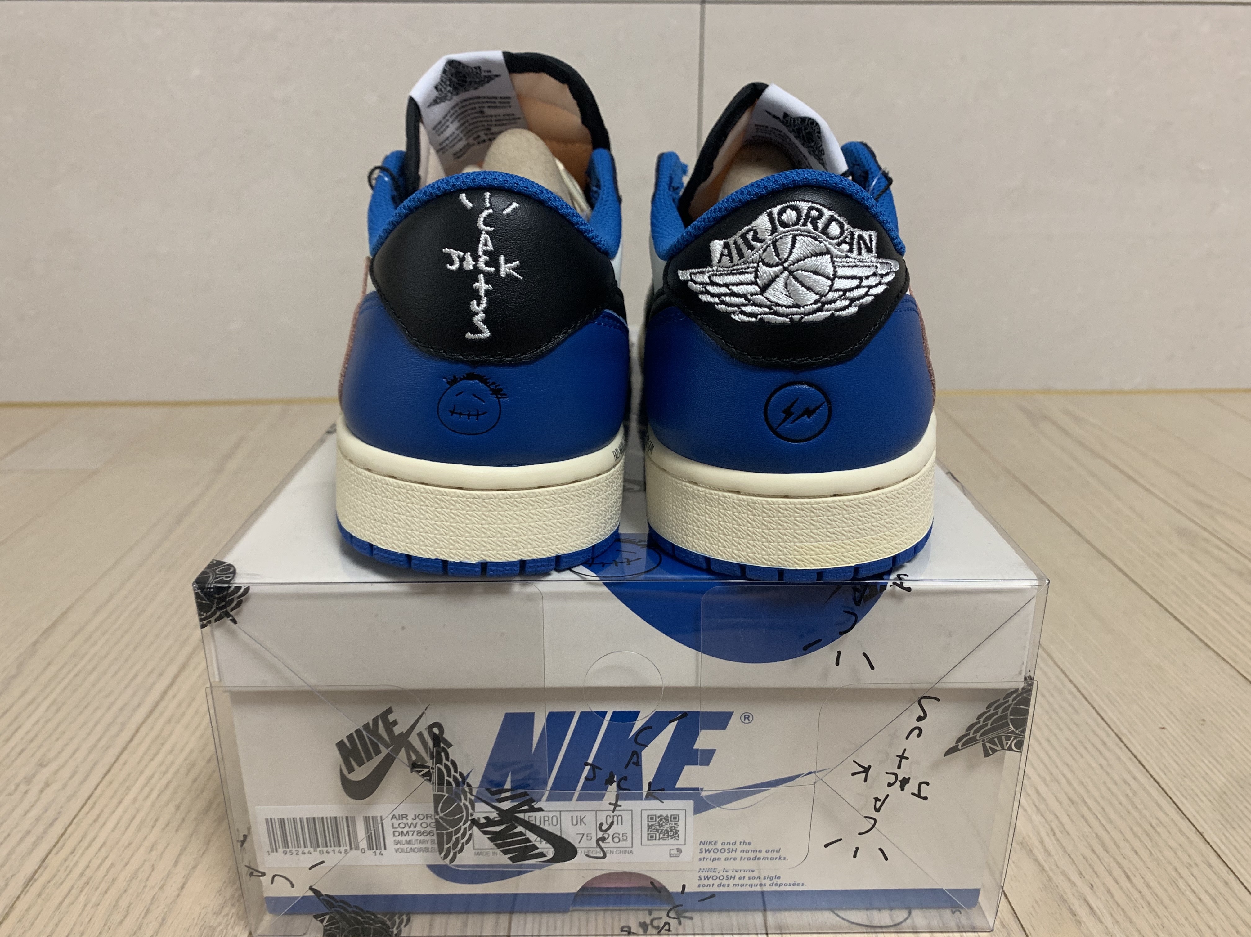 Jordan 1 x Travis Scott x Fragment Retro Low OG SP Military Blue 착용 스타일 - 2