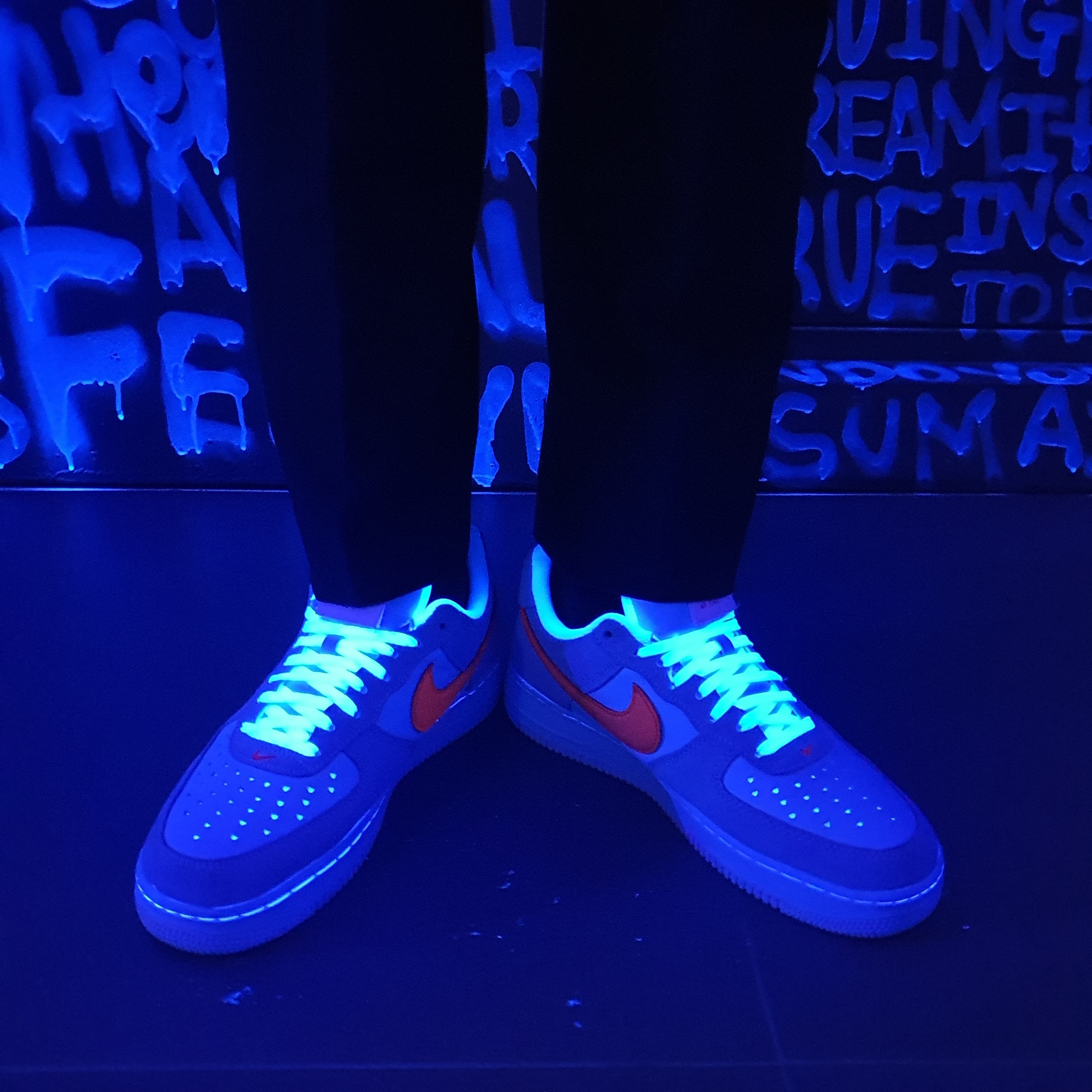 Nike Air Force 1 '07 QS Valentine's Day 착용 스타일 - 1
