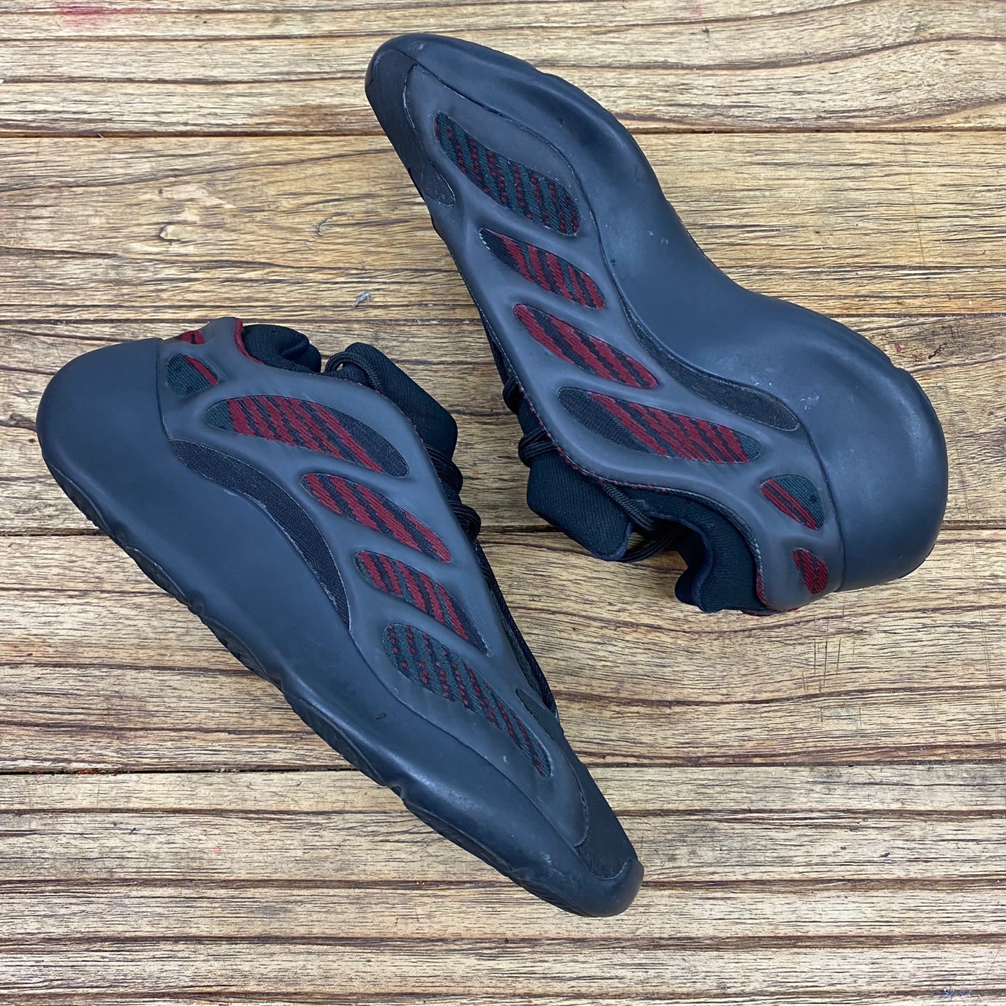 Adidas Yeezy 700 V3 Alvah 착용 스타일 - 2