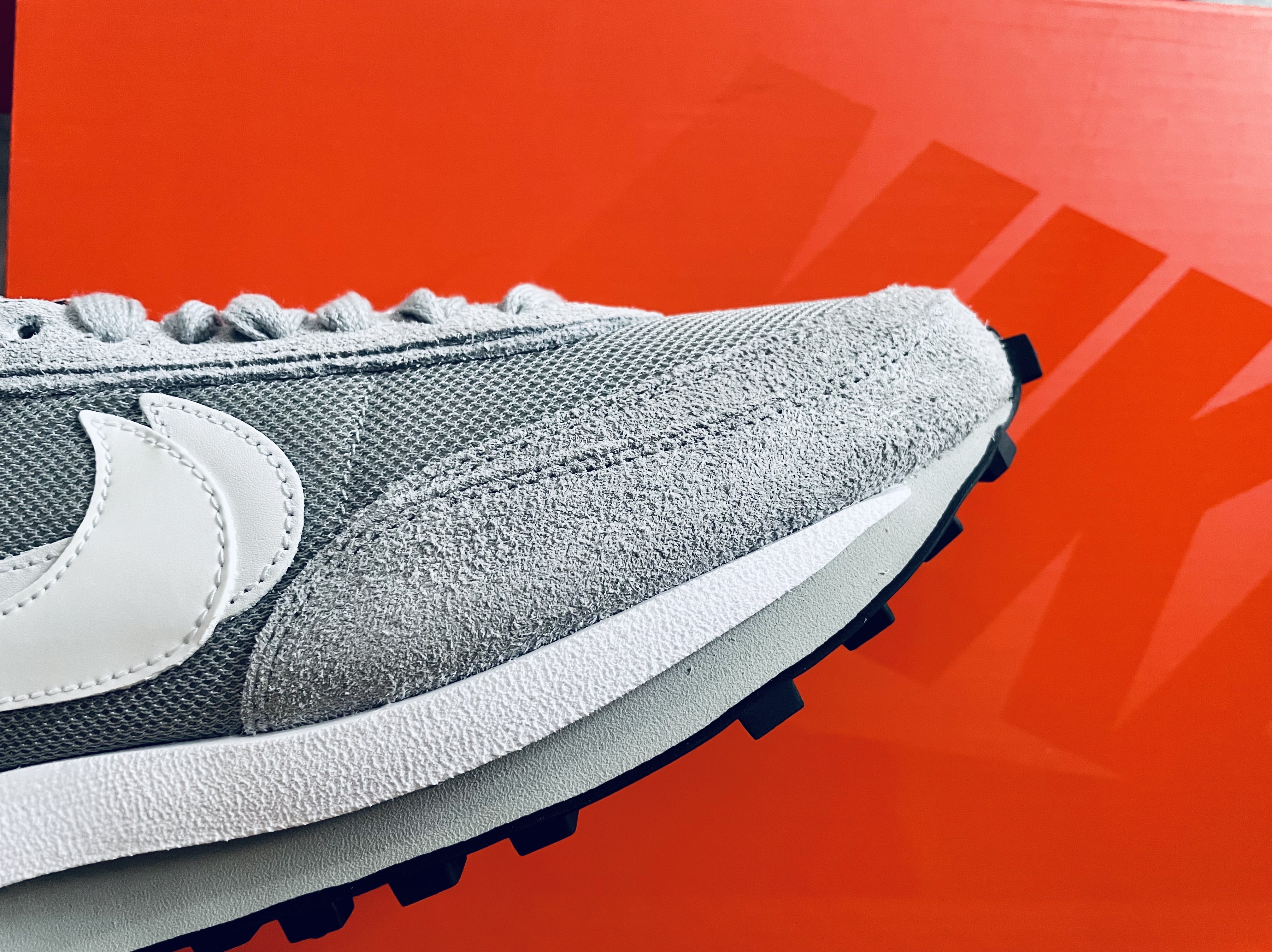 Nike x Sacai x Fragment LDWaffle Light Smoke Grey 착용 스타일 - 2