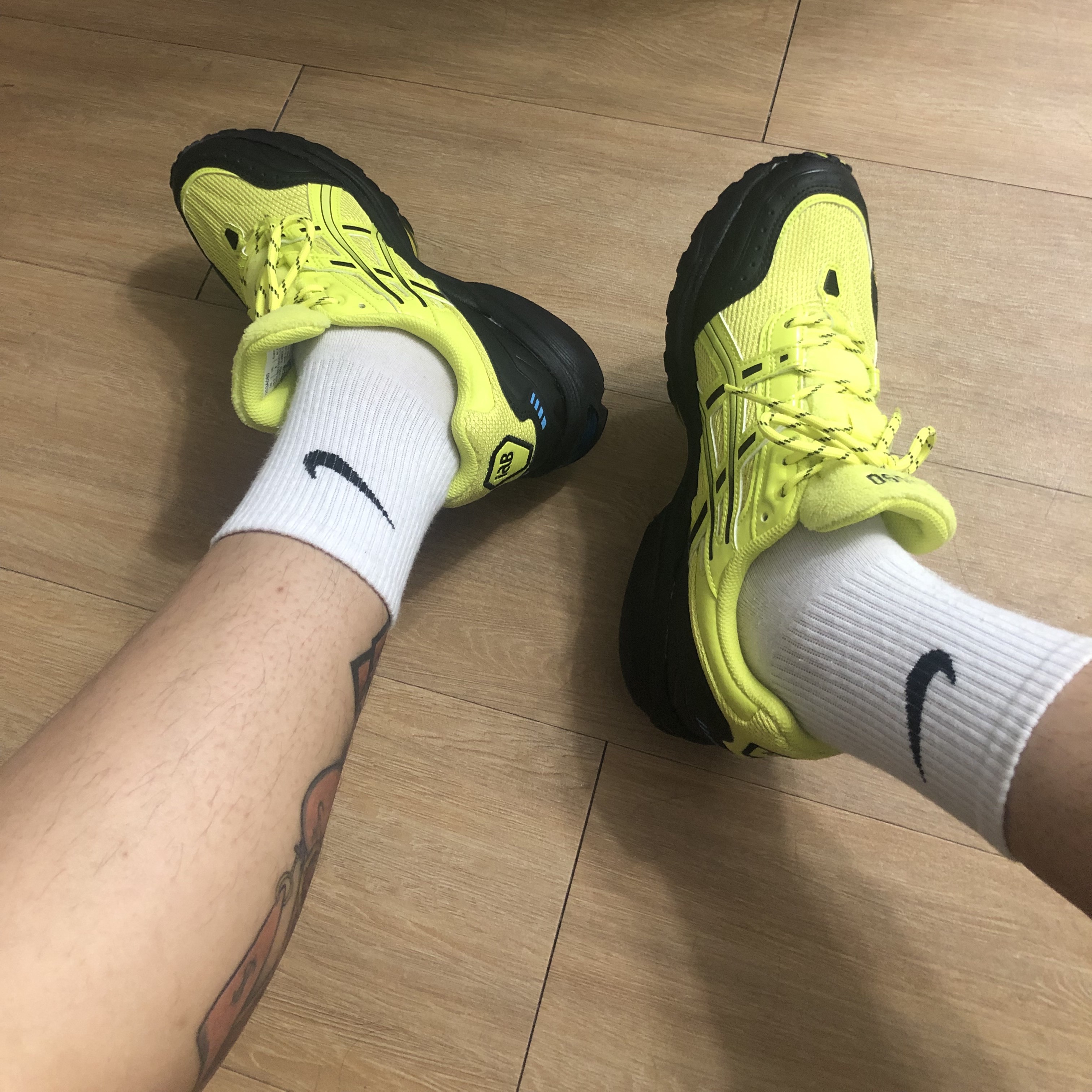 Asics x IAB Studio Gel-1090 Lime 착용 스타일