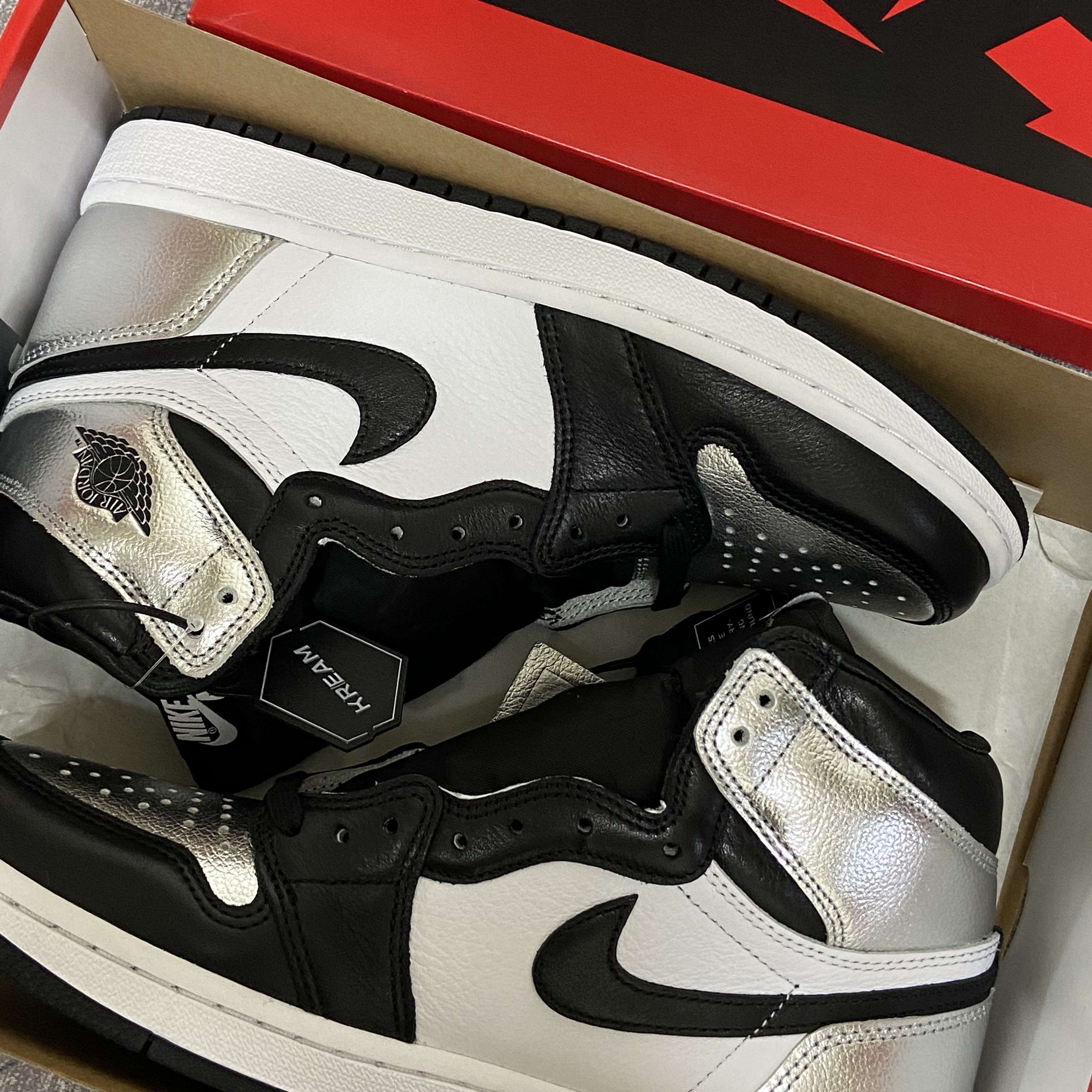 (W) Jordan 1 Retro High OG Silver Toe 착용 스타일