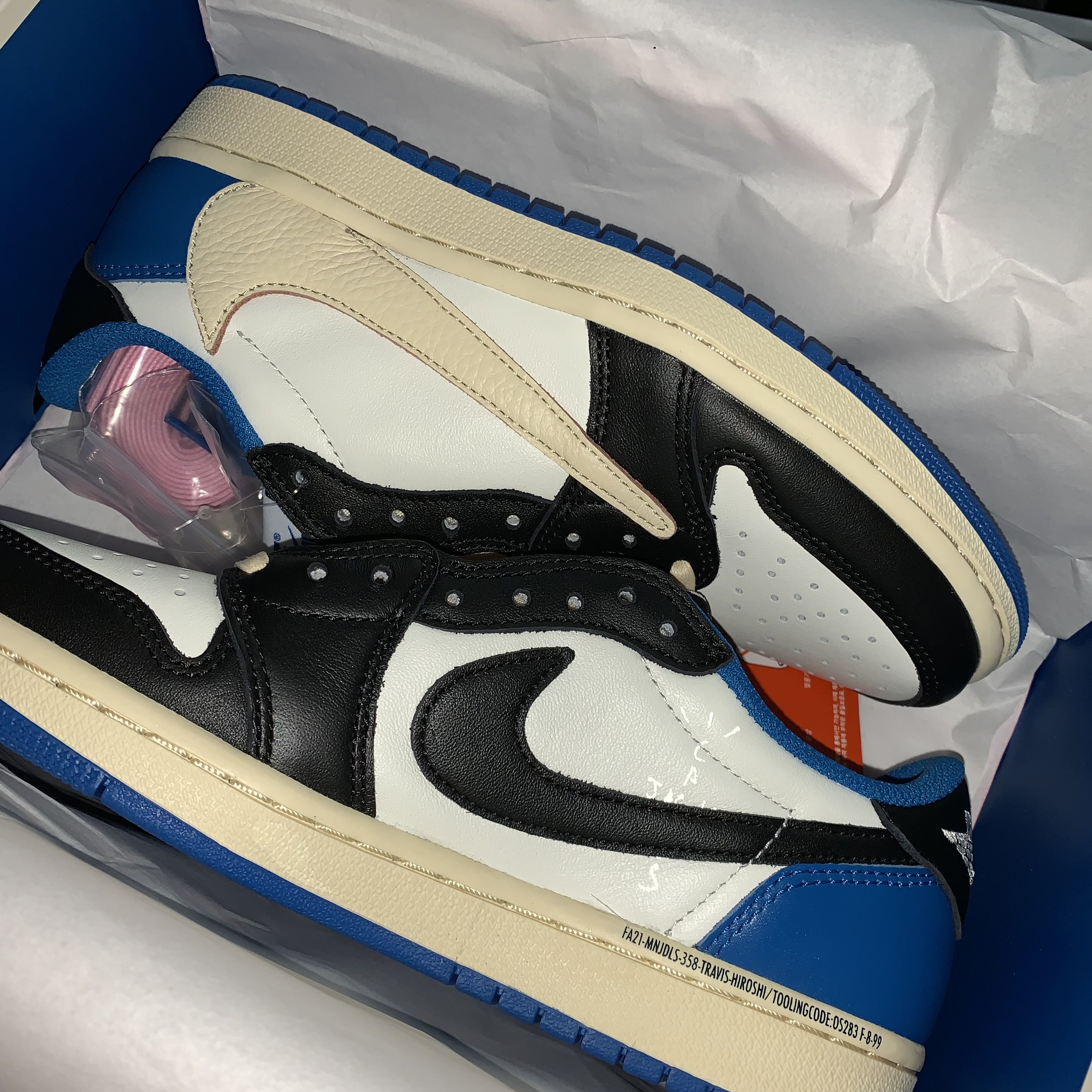 Jordan 1 x Travis Scott x Fragment Retro Low OG SP Military Blue 착용 스타일