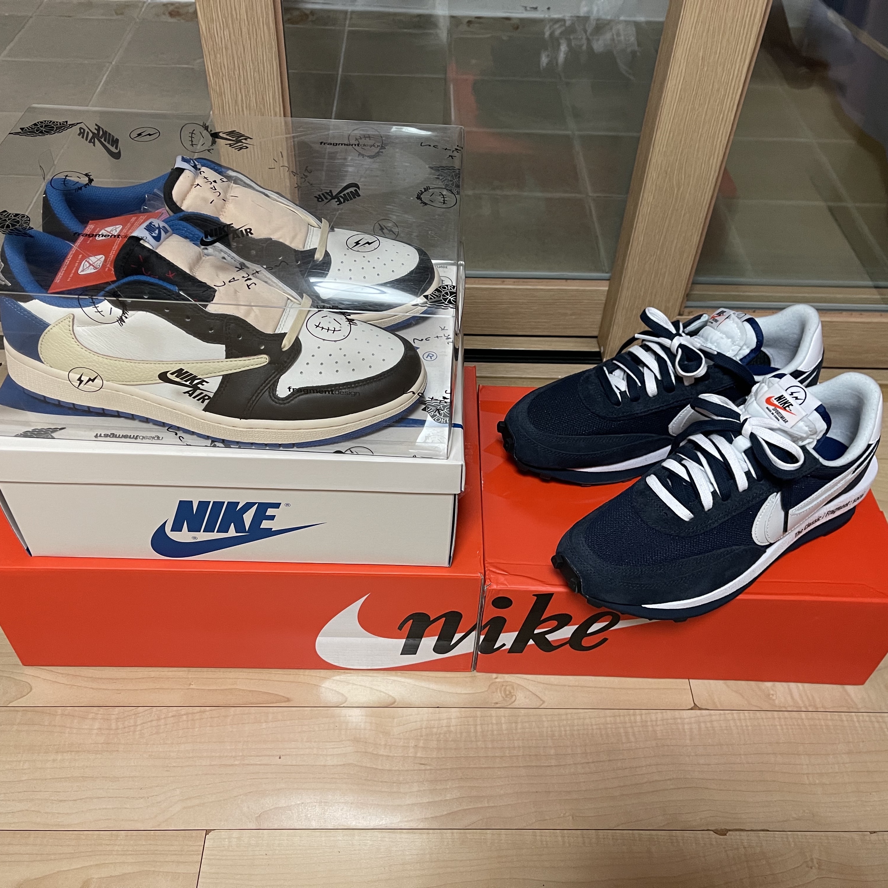 Nike x Sacai x Fragment LDWaffle Blackened Blue, Jordan 1 x Travis Scott x Fragment Retro Low OG SP Military Blue 착용 스타일