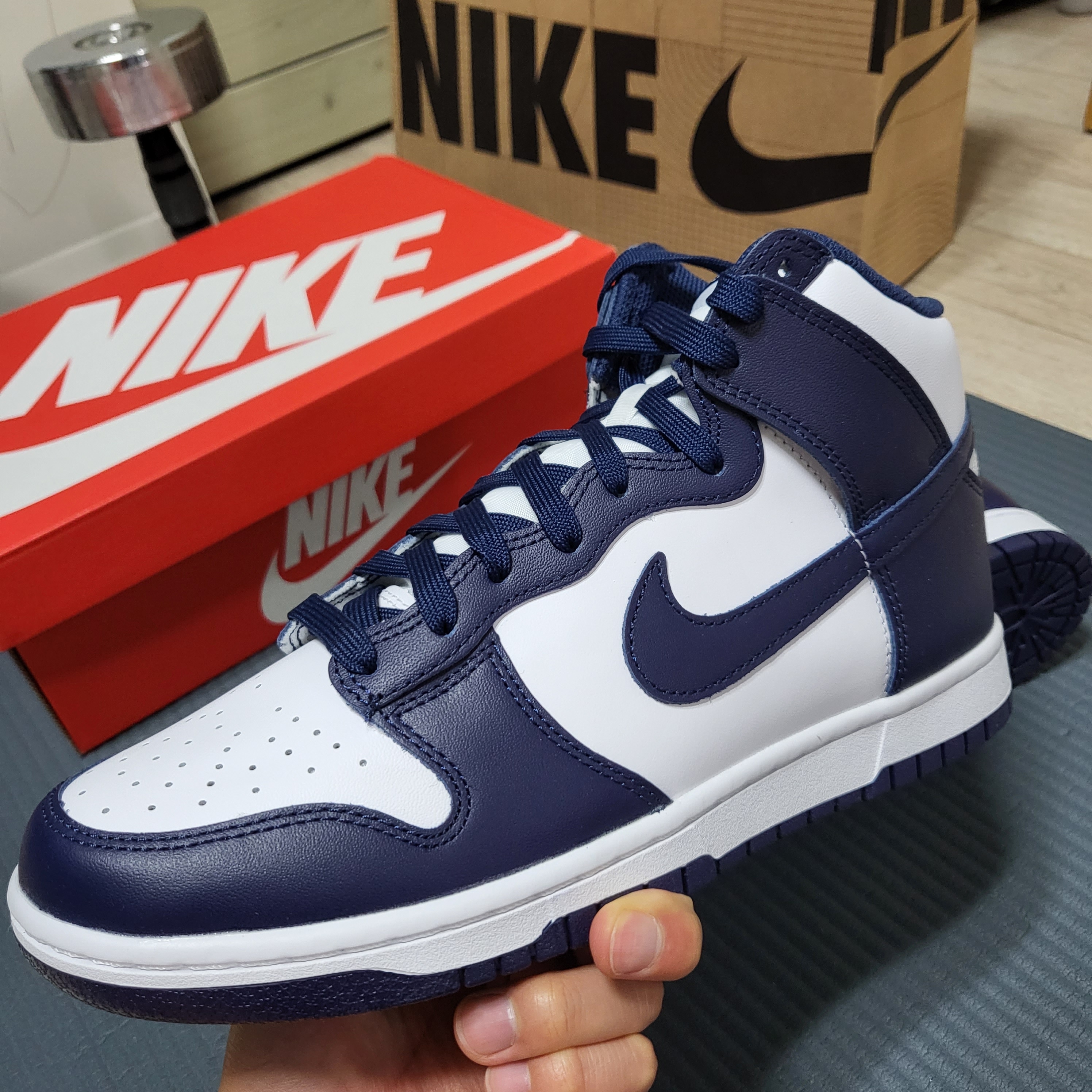 Nike Dunk High Retro Championship Navy 착용 스타일 - 2