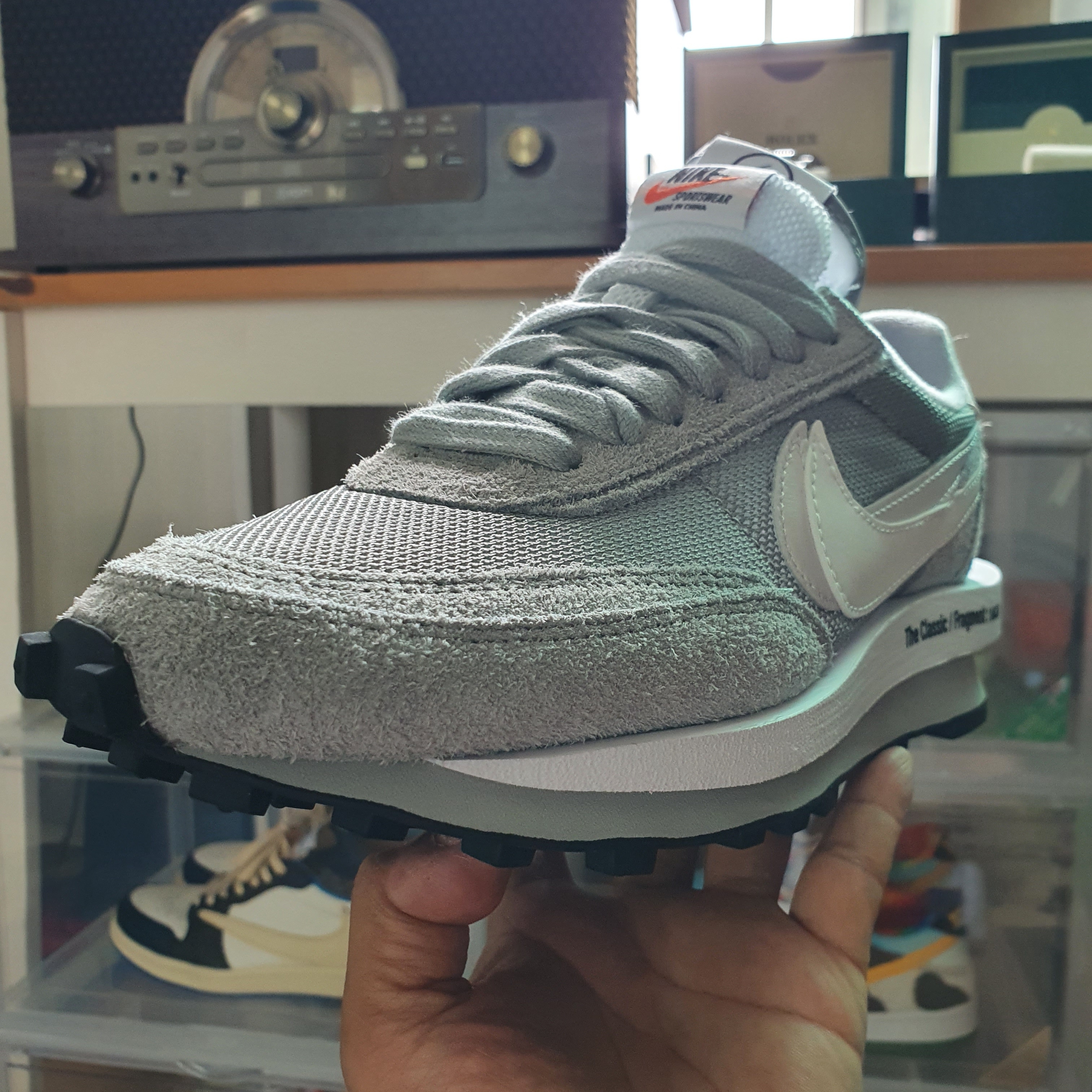 Nike x Sacai x Fragment LDWaffle Light Smoke Grey 착용 스타일 - 5