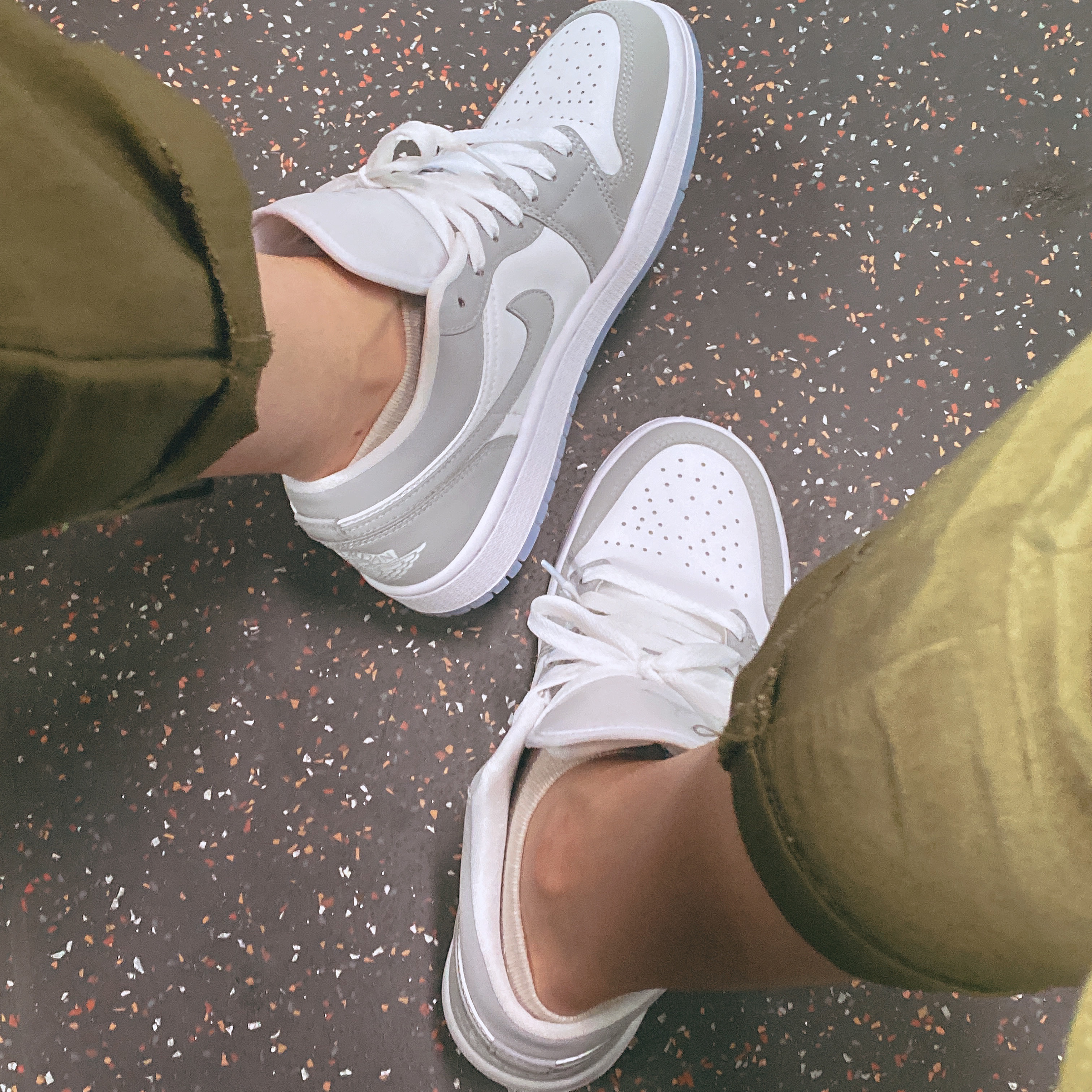 (W) Jordan 1 Low White Wolf Grey 착용 스타일 - 3