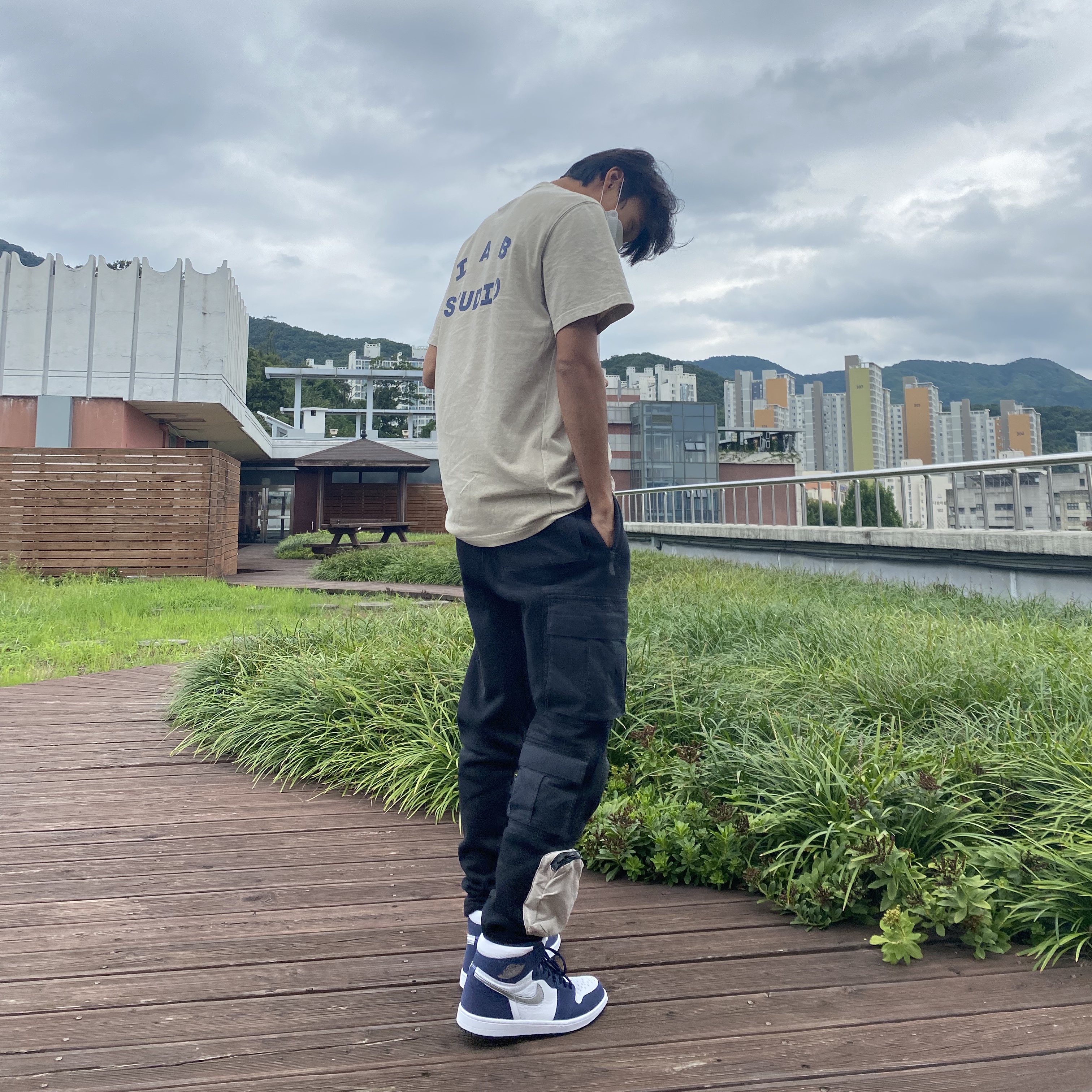 Jordan 1 Retro High OG CO.JP Midnight Navy, Nike x Travis Scott NRG AG Utility Sweatpants Black 착용 스타일