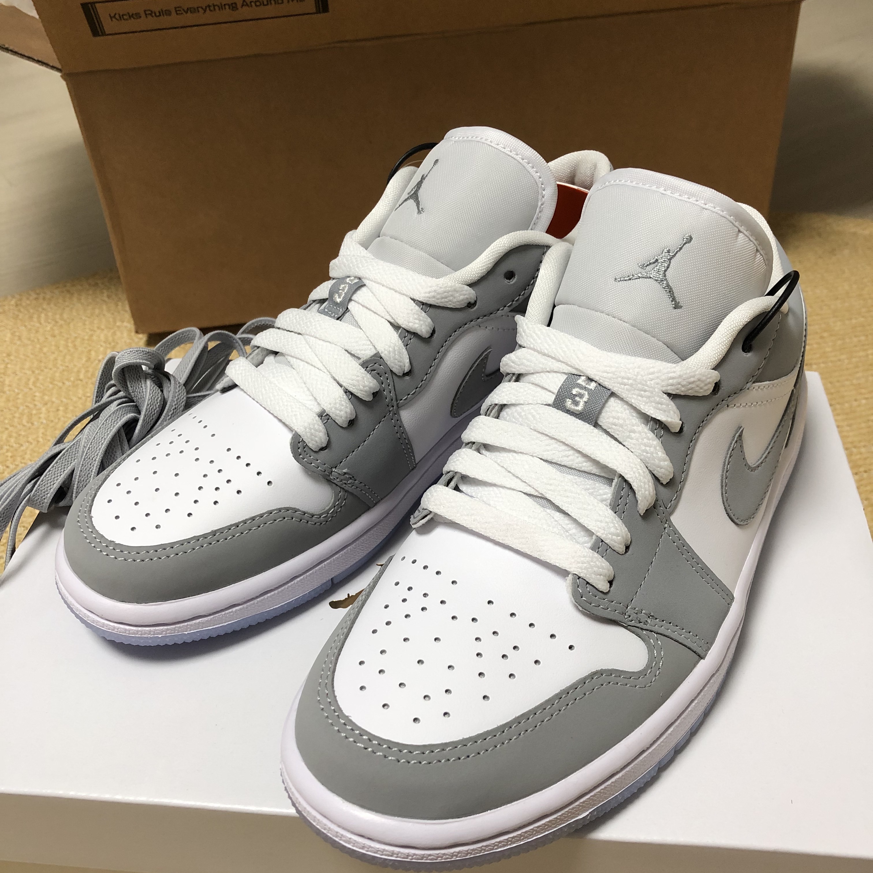 (W) Jordan 1 Low White Wolf Grey 착용 스타일 - 1