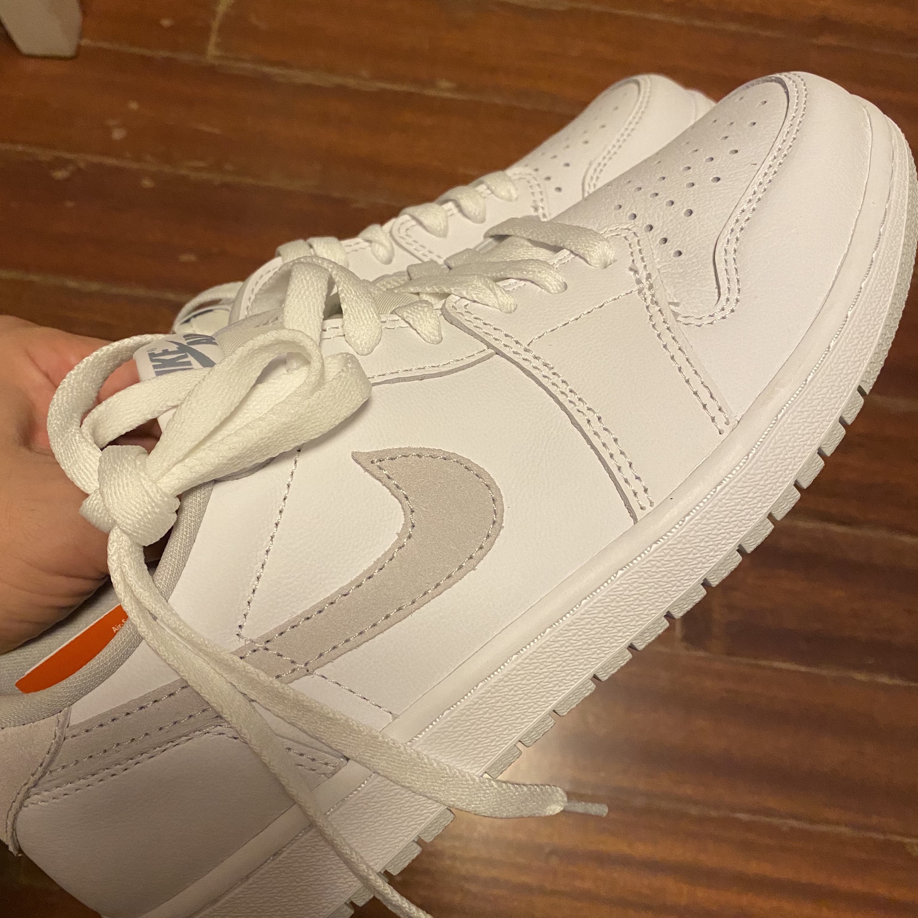 Jordan 1 Low OG Neutral Grey 착용 스타일 - 1