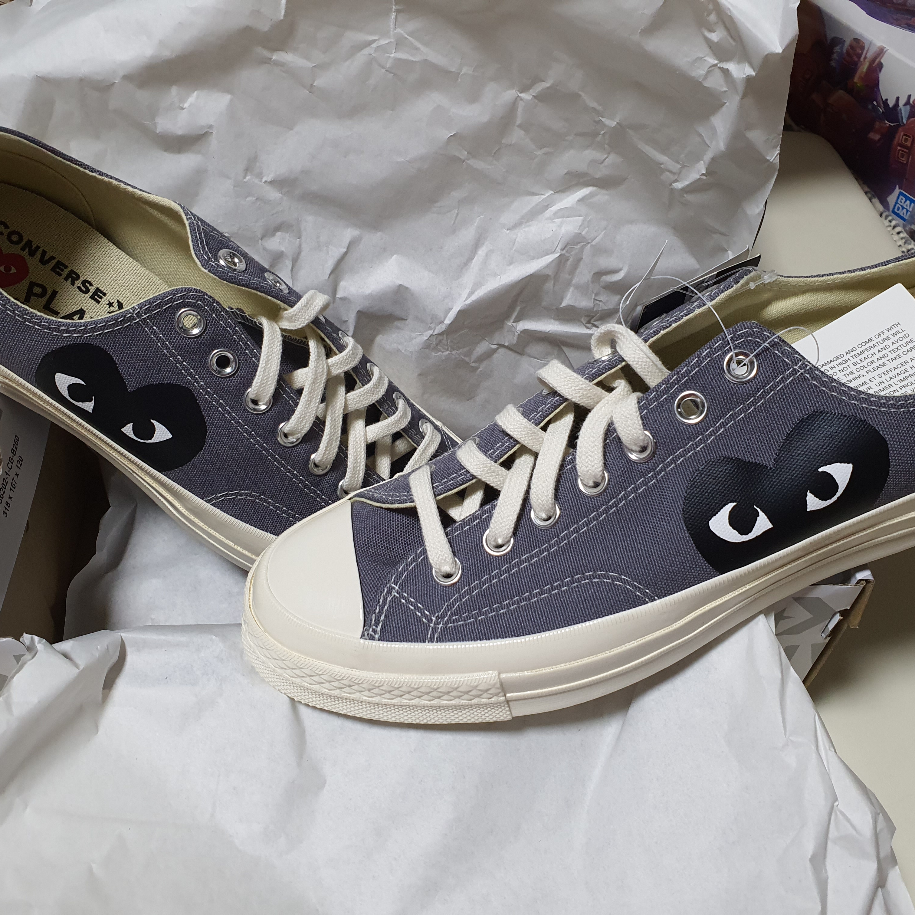 Converse x Play Comme des Garcons Chuck 70 Ox Steel Gray 착용 스타일 - 1