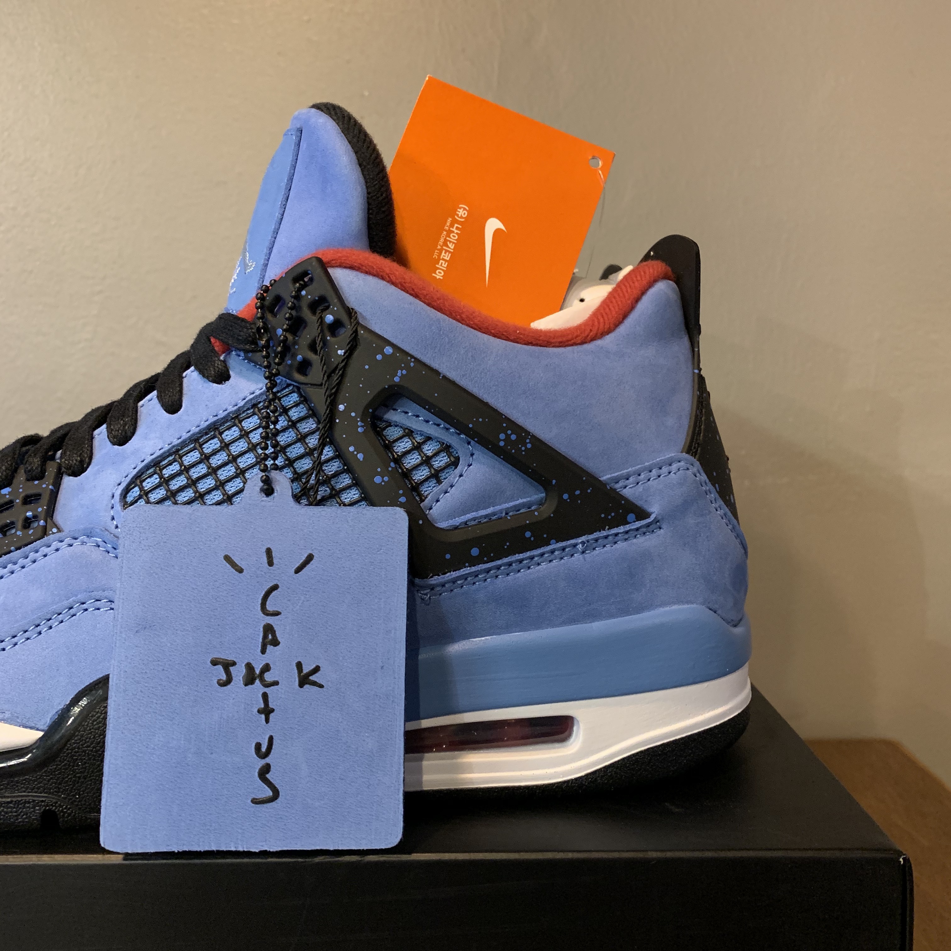 Jordan 4 x Travis Scott Retro Cactus Jack 착용 스타일 - 2