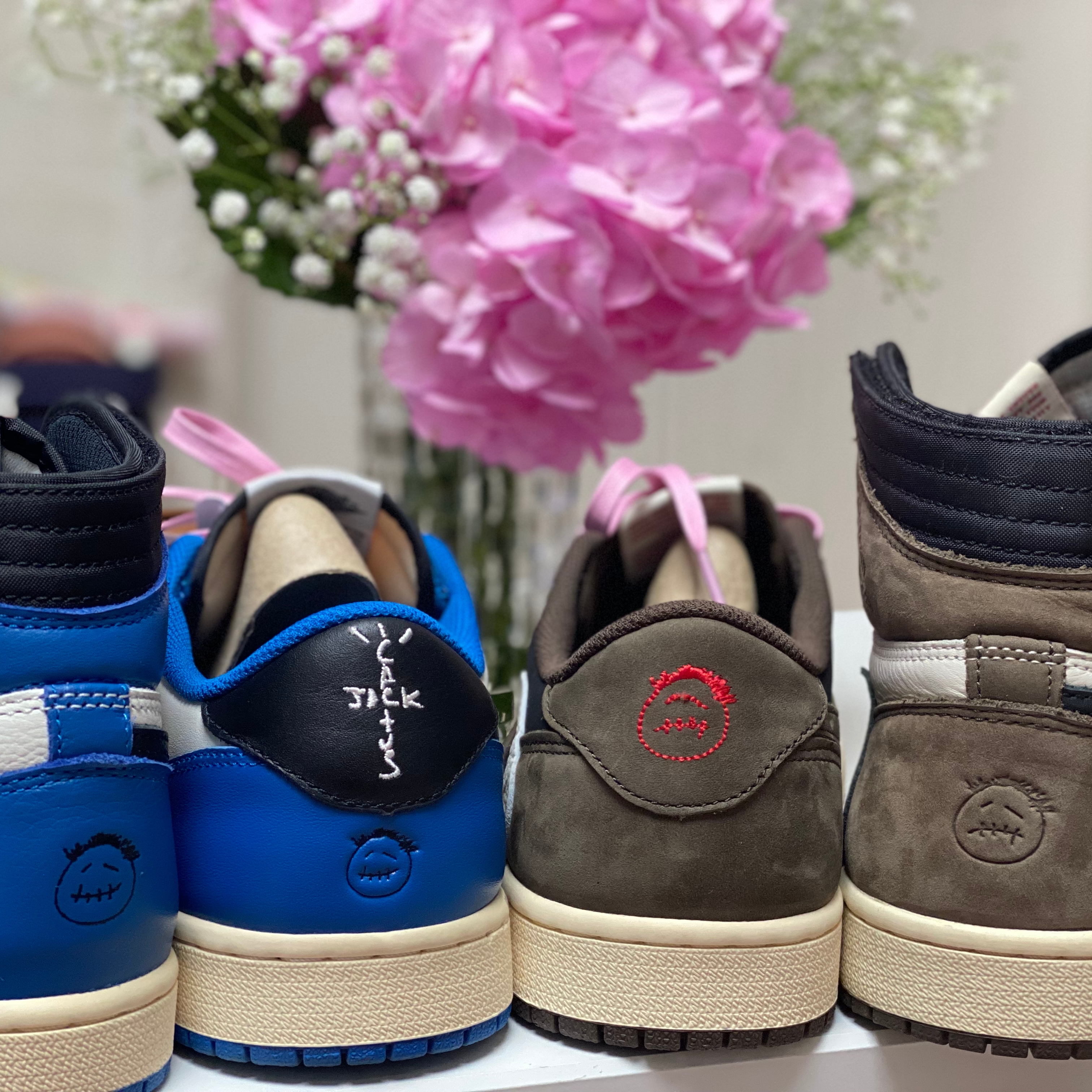 Jordan 1 x Travis Scott x Fragment Retro Low OG SP Military Blue, Jordan 1 x Travis Scott Retro High OG SP Mocha 착용 스타일 - 2