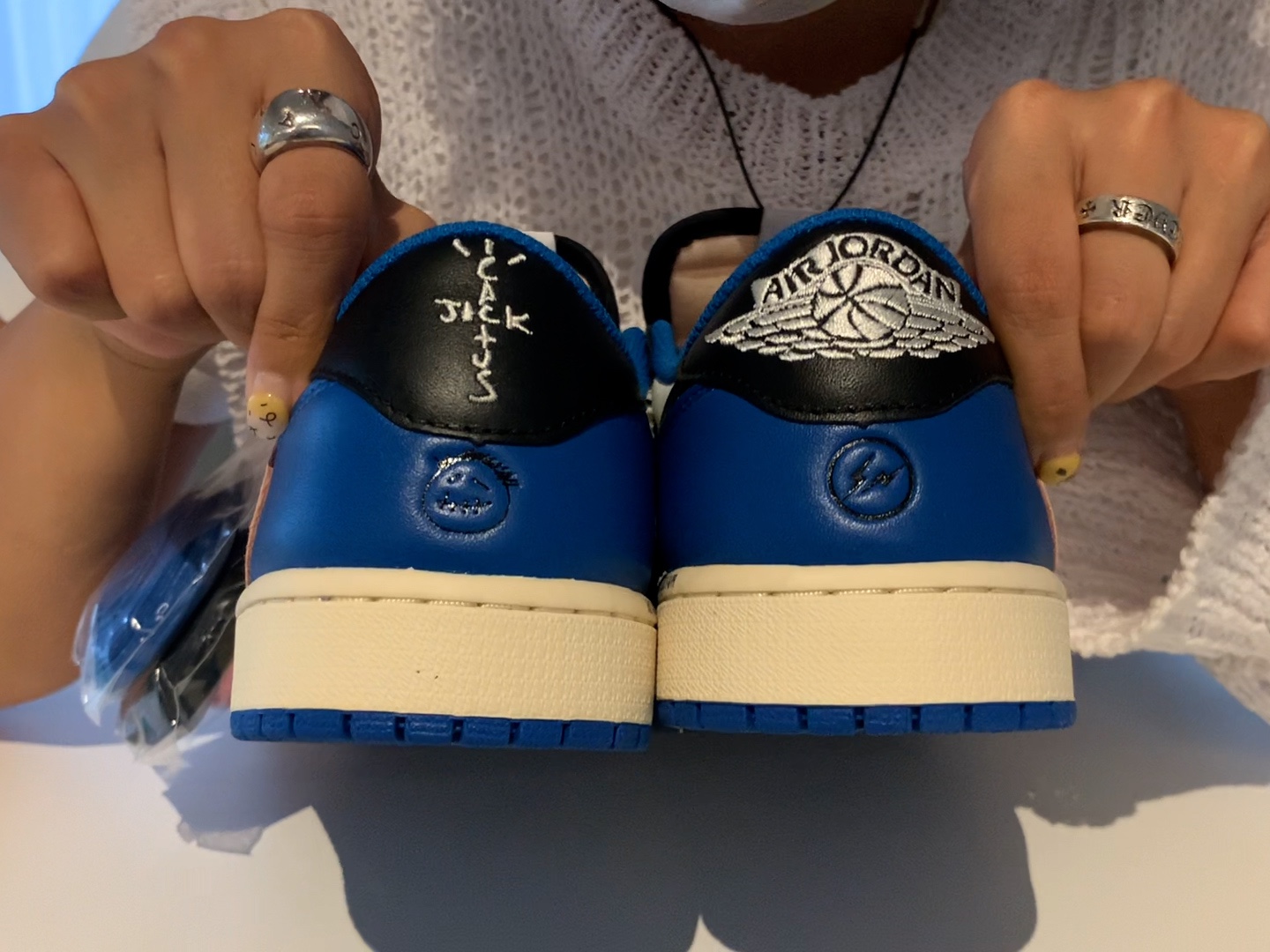 Jordan 1 x Travis Scott x Fragment Retro Low OG SP Military Blue 착용 스타일 - 3