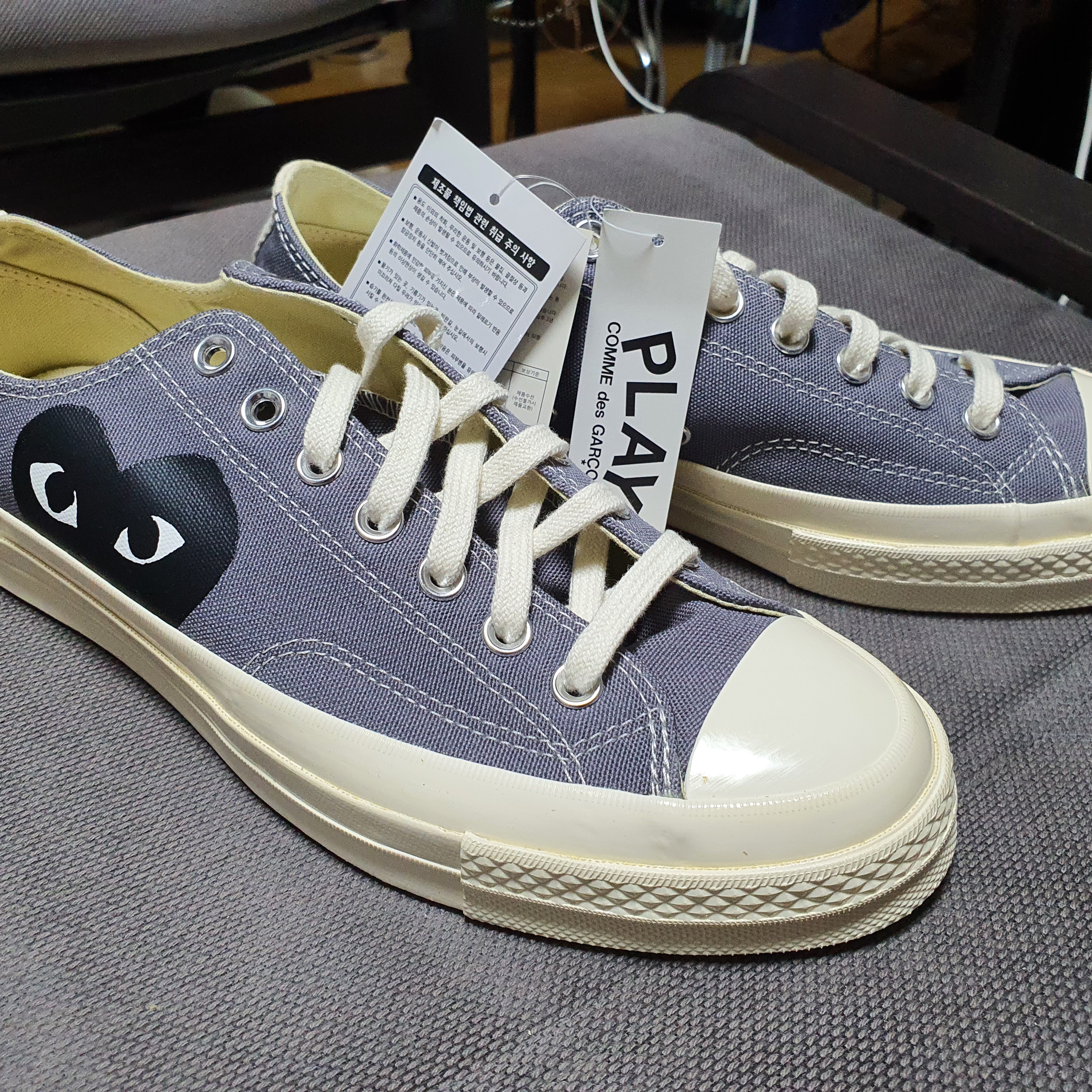 Converse x Play Comme des Garcons Chuck 70 Ox Steel Gray 착용 스타일 - 3