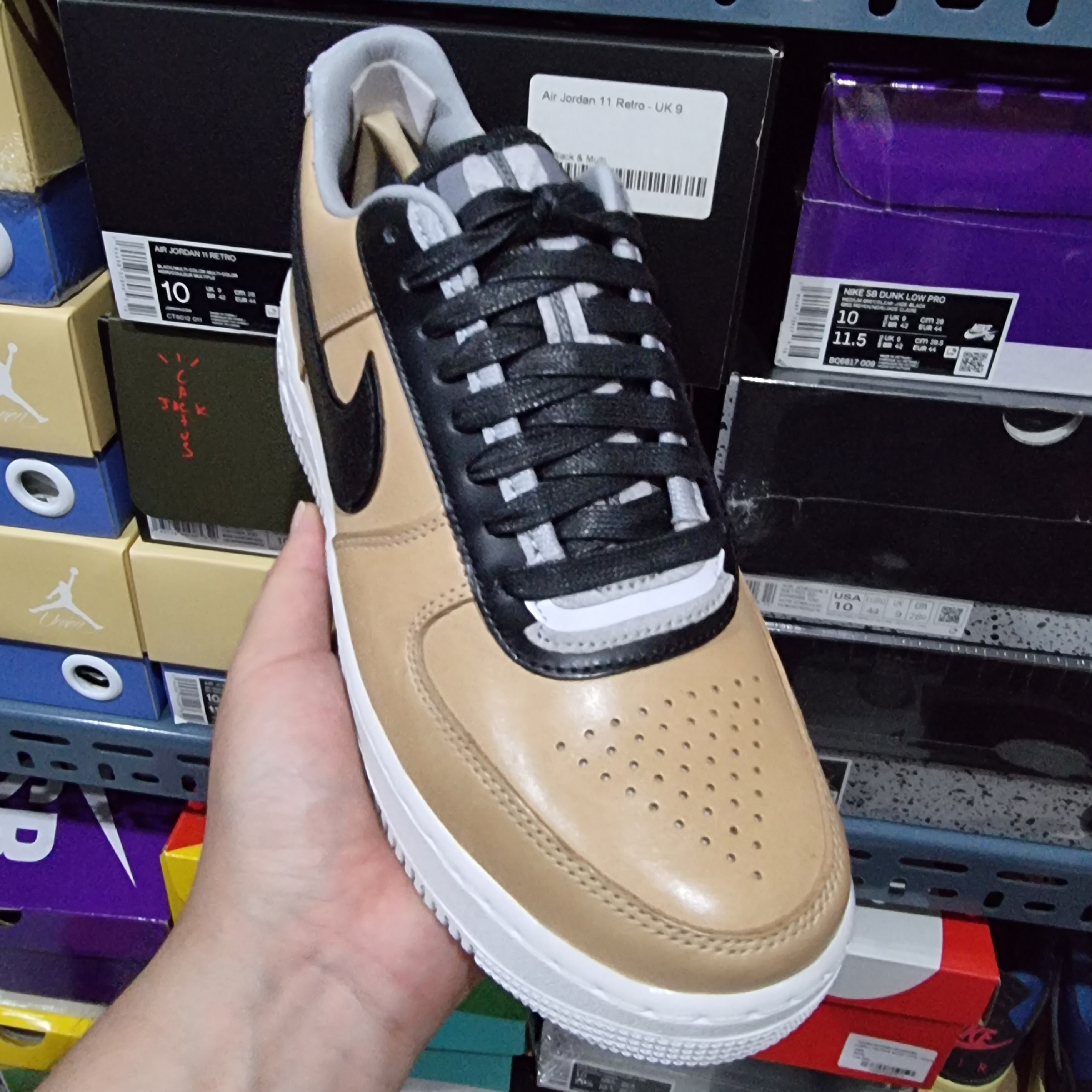 Nike x Riccardo Tisci Air Force 1 Low Tan 착용 스타일 - 2