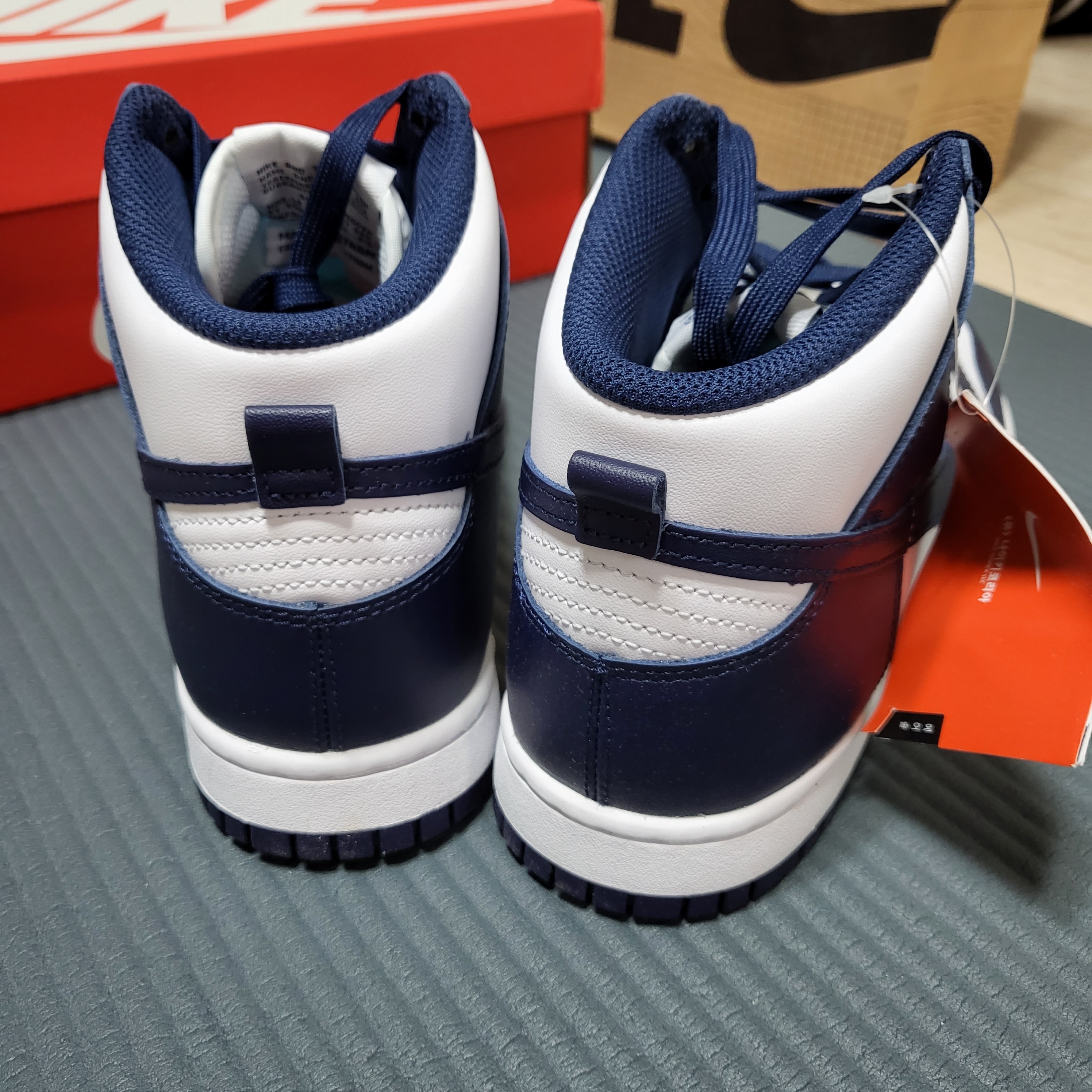 Nike Dunk High Retro Championship Navy 착용 스타일 - 3