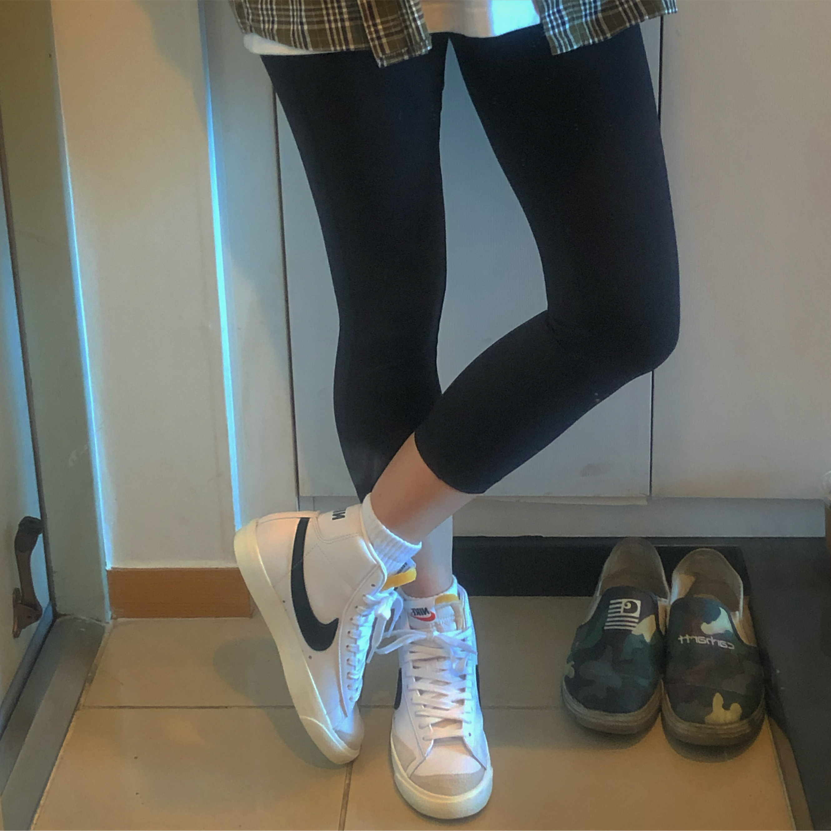 Nike Blazer Mid '77 Vintage White Black 착용 스타일 - 1
