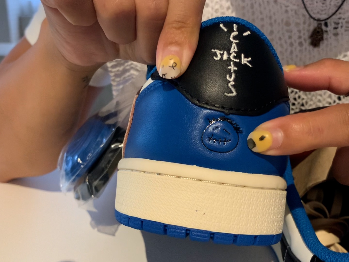 Jordan 1 x Travis Scott x Fragment Retro Low OG SP Military Blue 착용 스타일 - 1