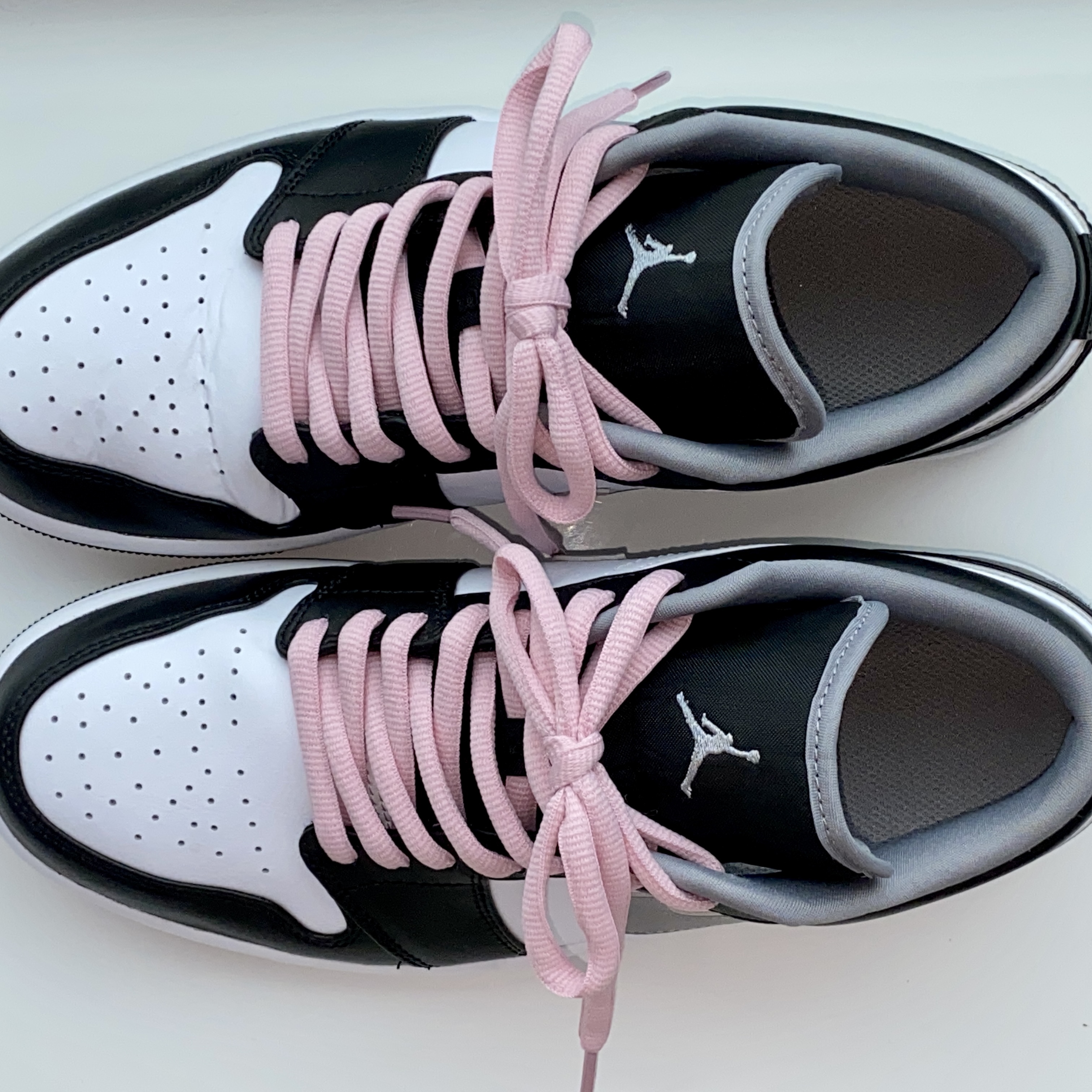Jordan 1 Low Black Particle Grey 착용 스타일 - 3