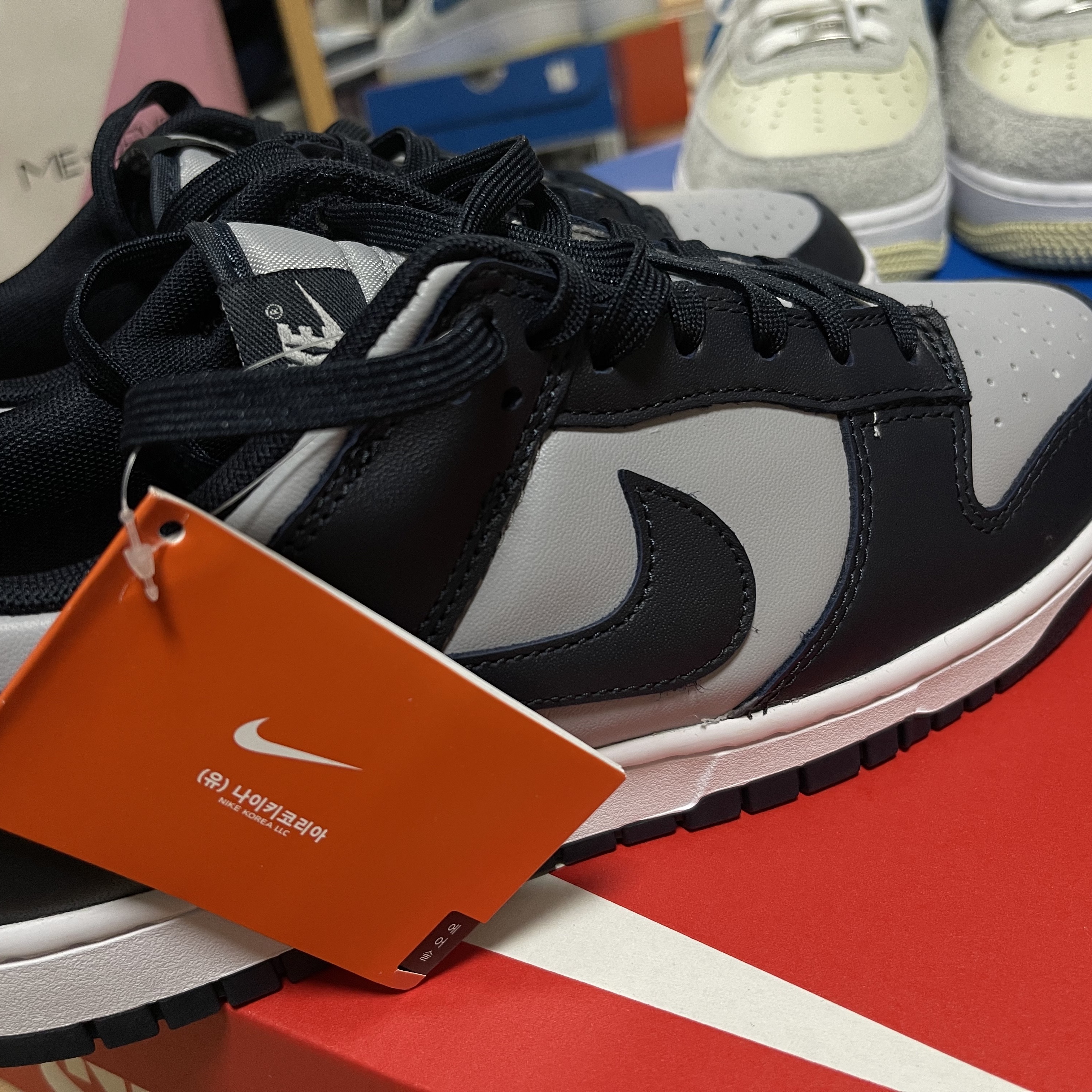 Nike Dunk Low Retro Championship Grey, Nike x Undefeated Air Force 1 Low SP 5 On It 착용 스타일 - 3