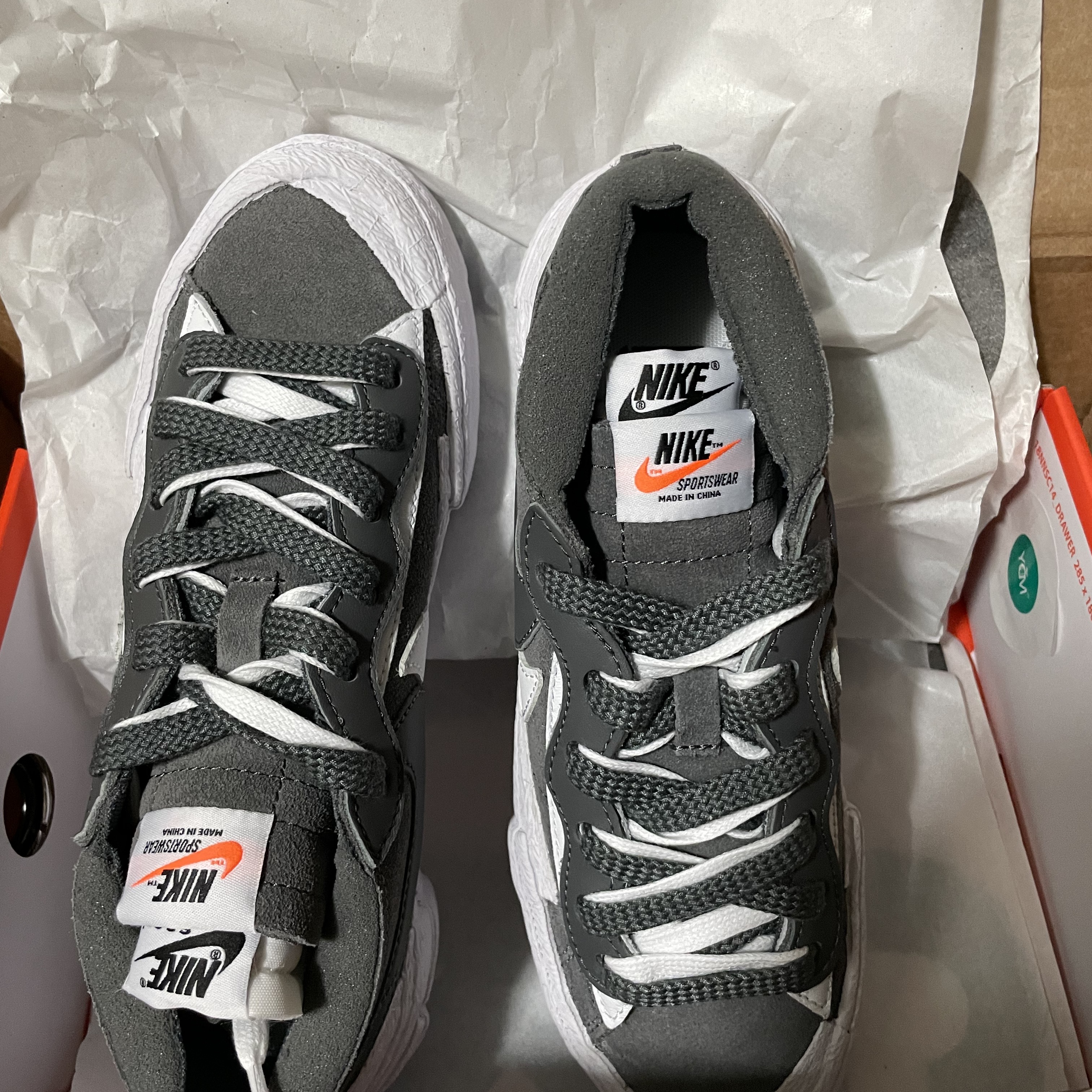 Nike x Sacai Blazer Low Iron Grey 착용 스타일 - 3