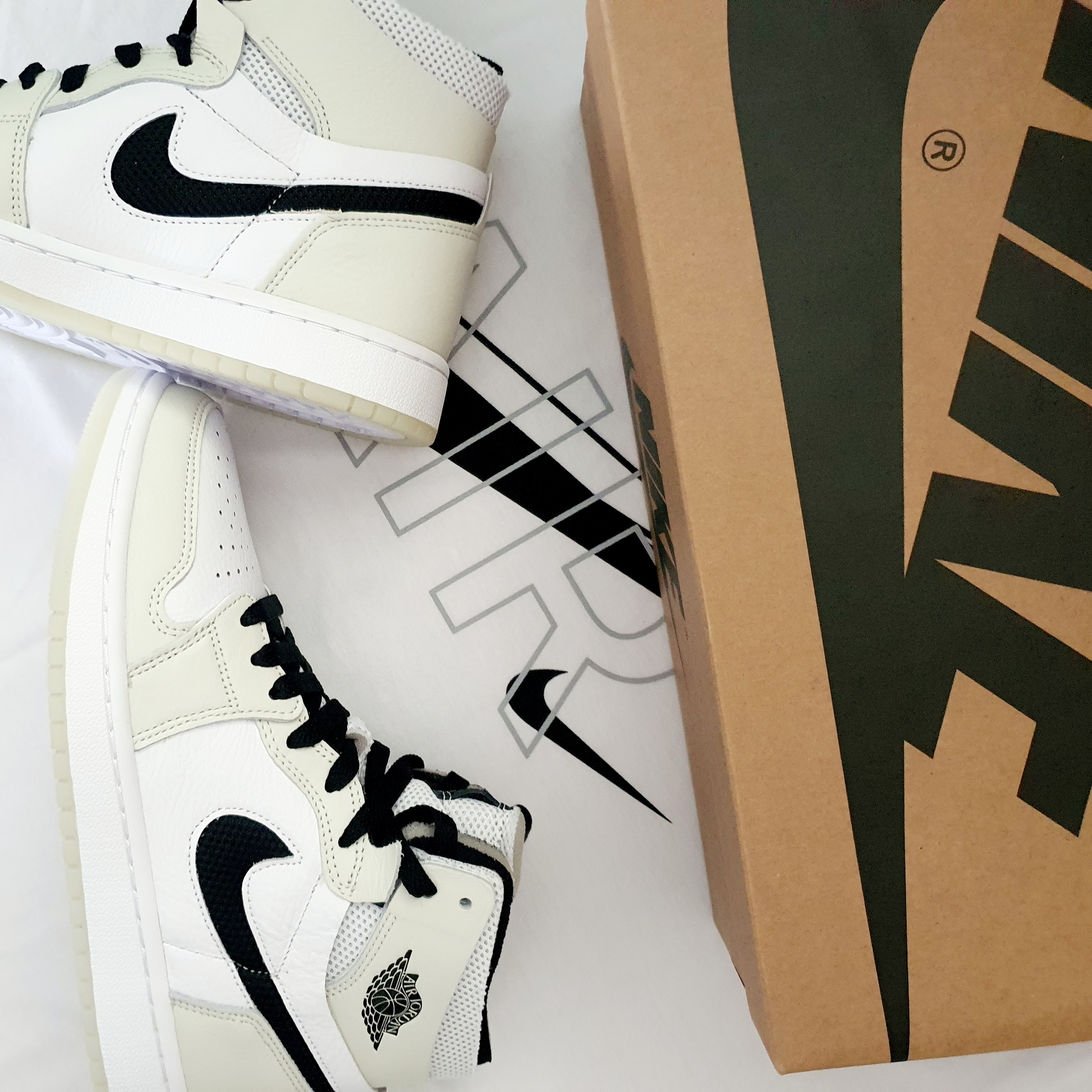 (W) Jordan 1 Zoom Air CMFT Light Bone 착용 스타일 - 2