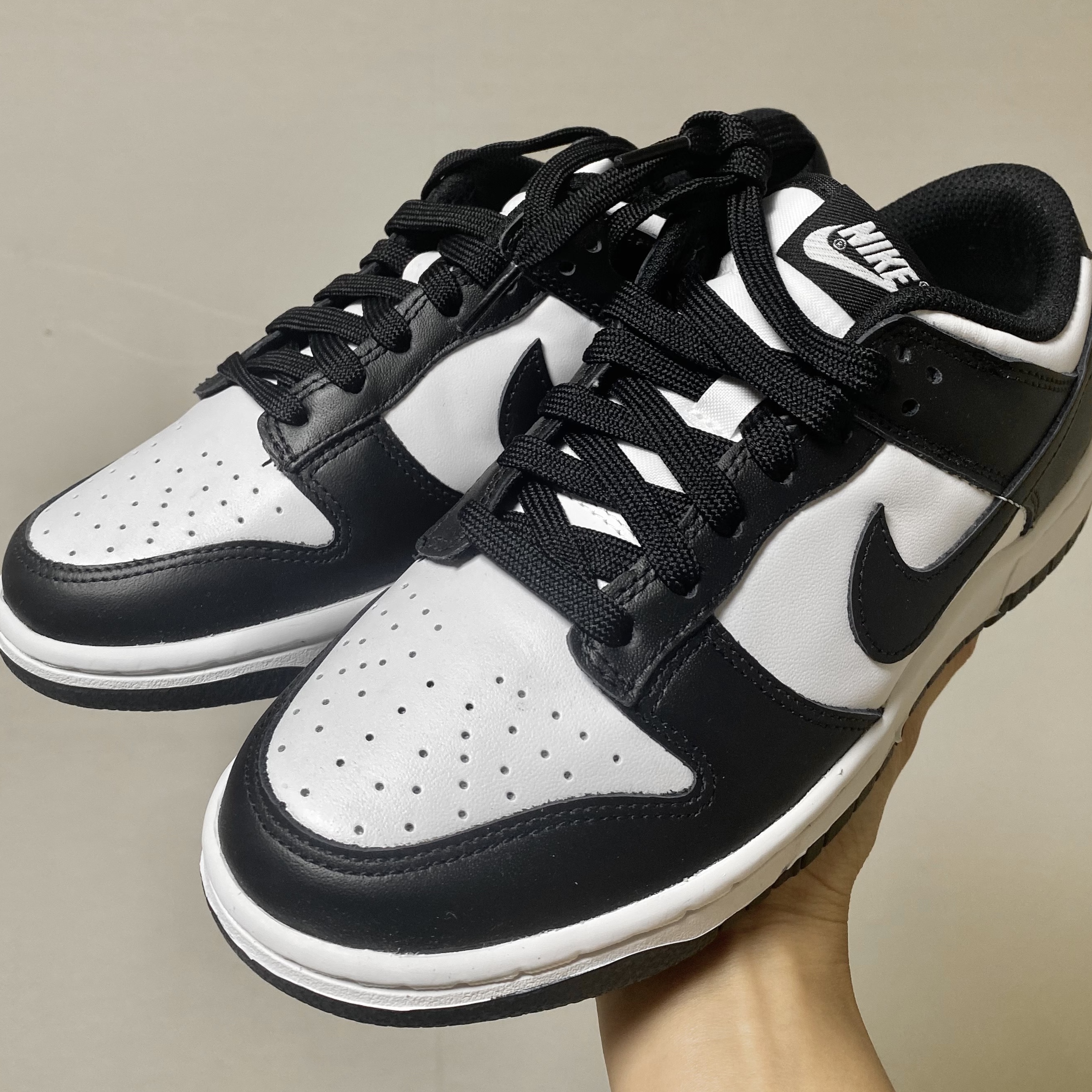 (W) Nike Dunk Low Black 착용 스타일 - 2
