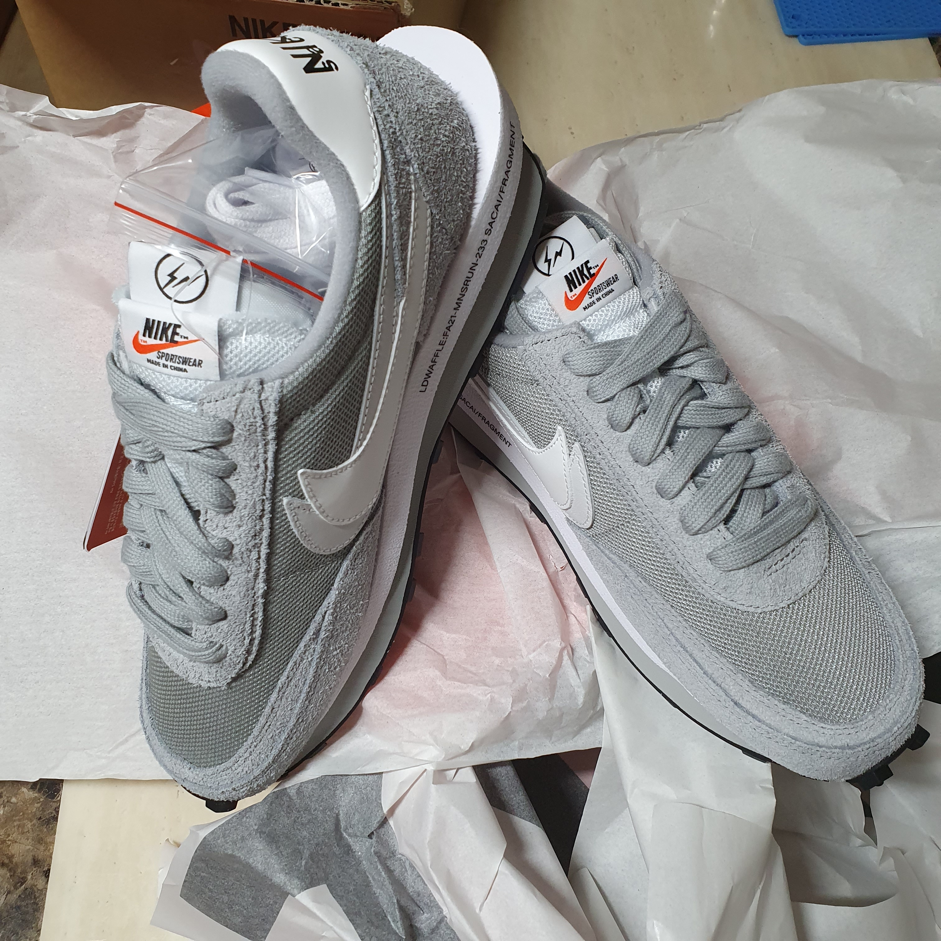 Nike x Sacai x Fragment LDWaffle Light Smoke Grey 착용 스타일