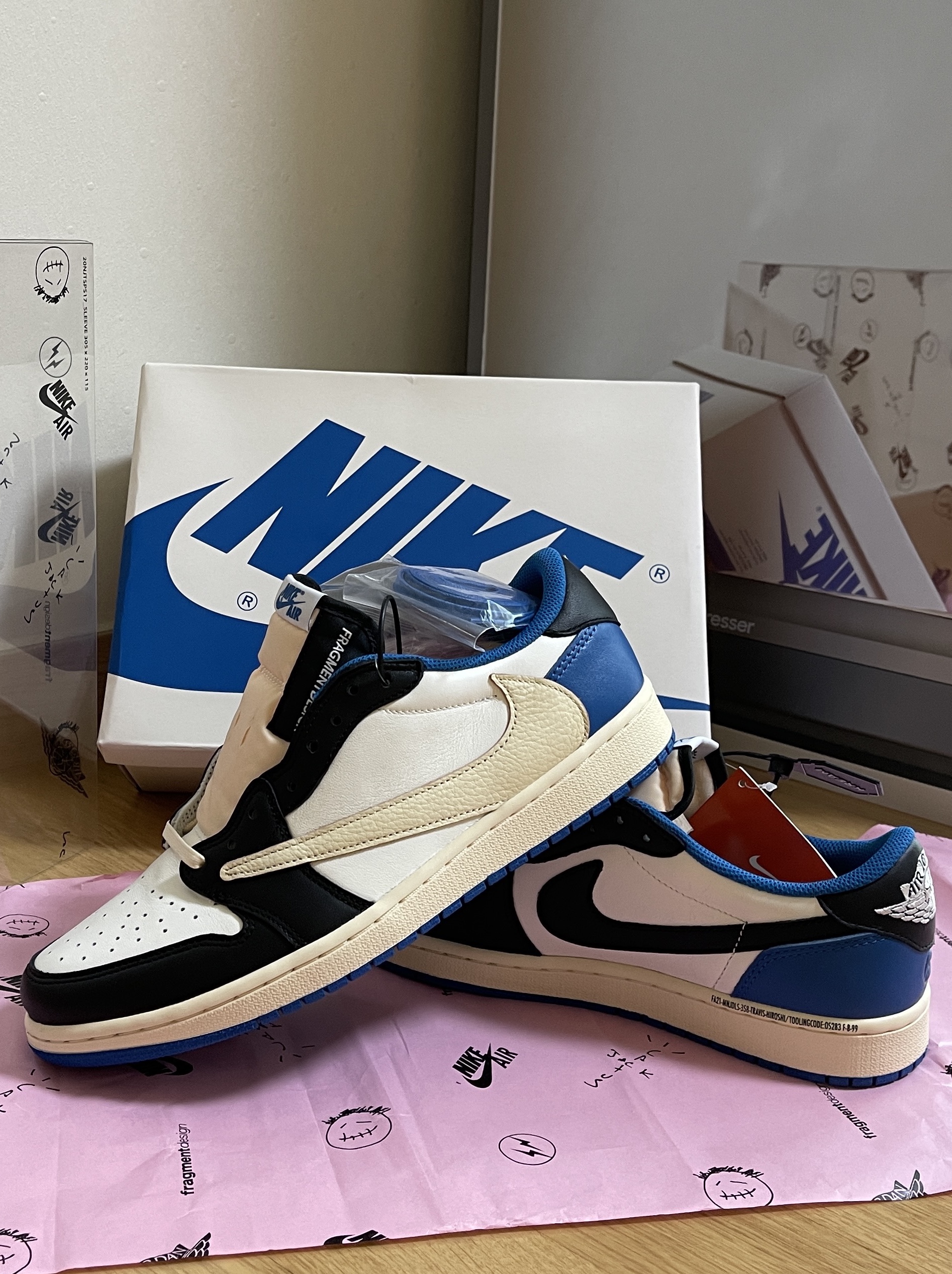 Jordan 1 x Travis Scott x Fragment Retro Low OG SP Military Blue 착용 스타일