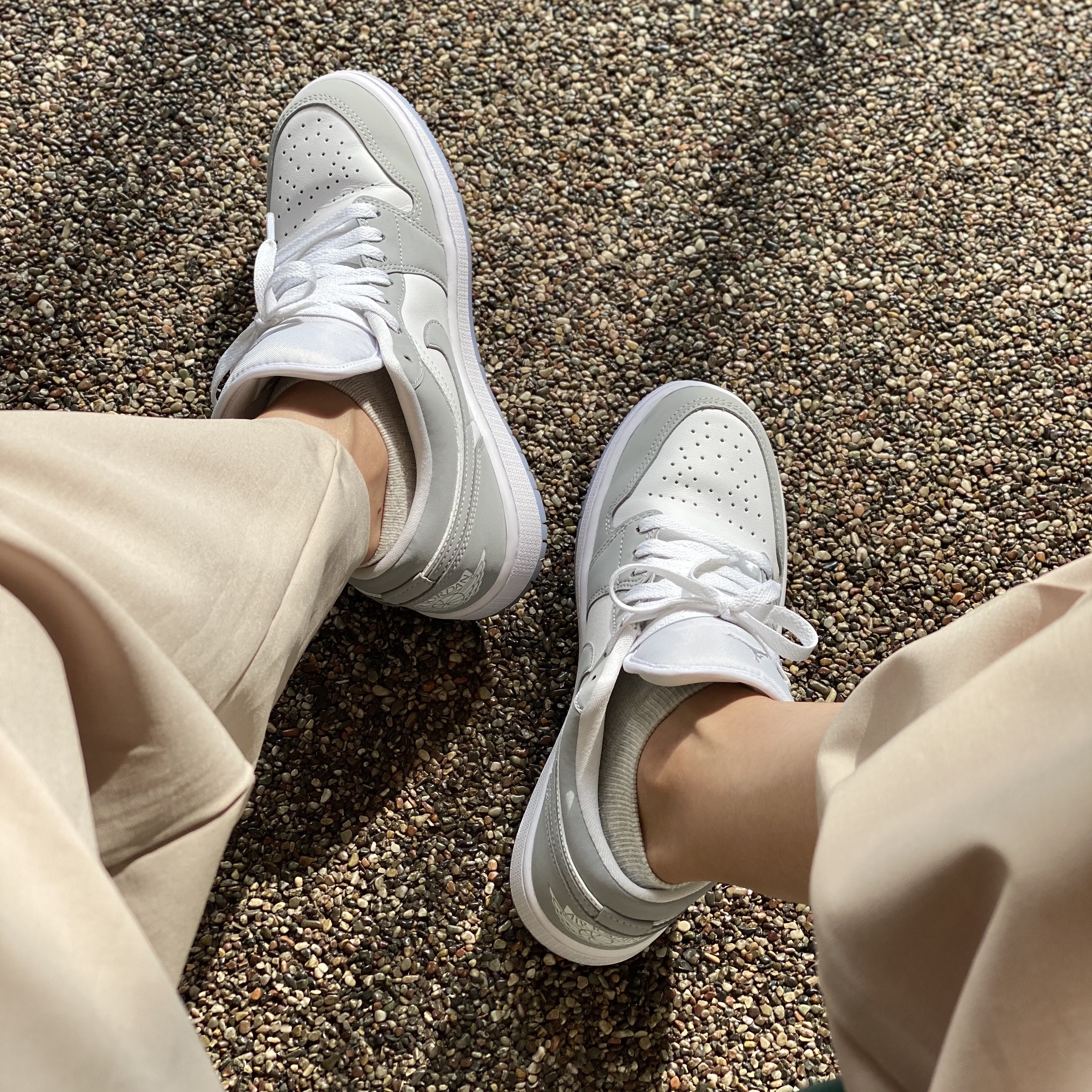 (W) Jordan 1 Low White Wolf Grey 착용 스타일 - 2
