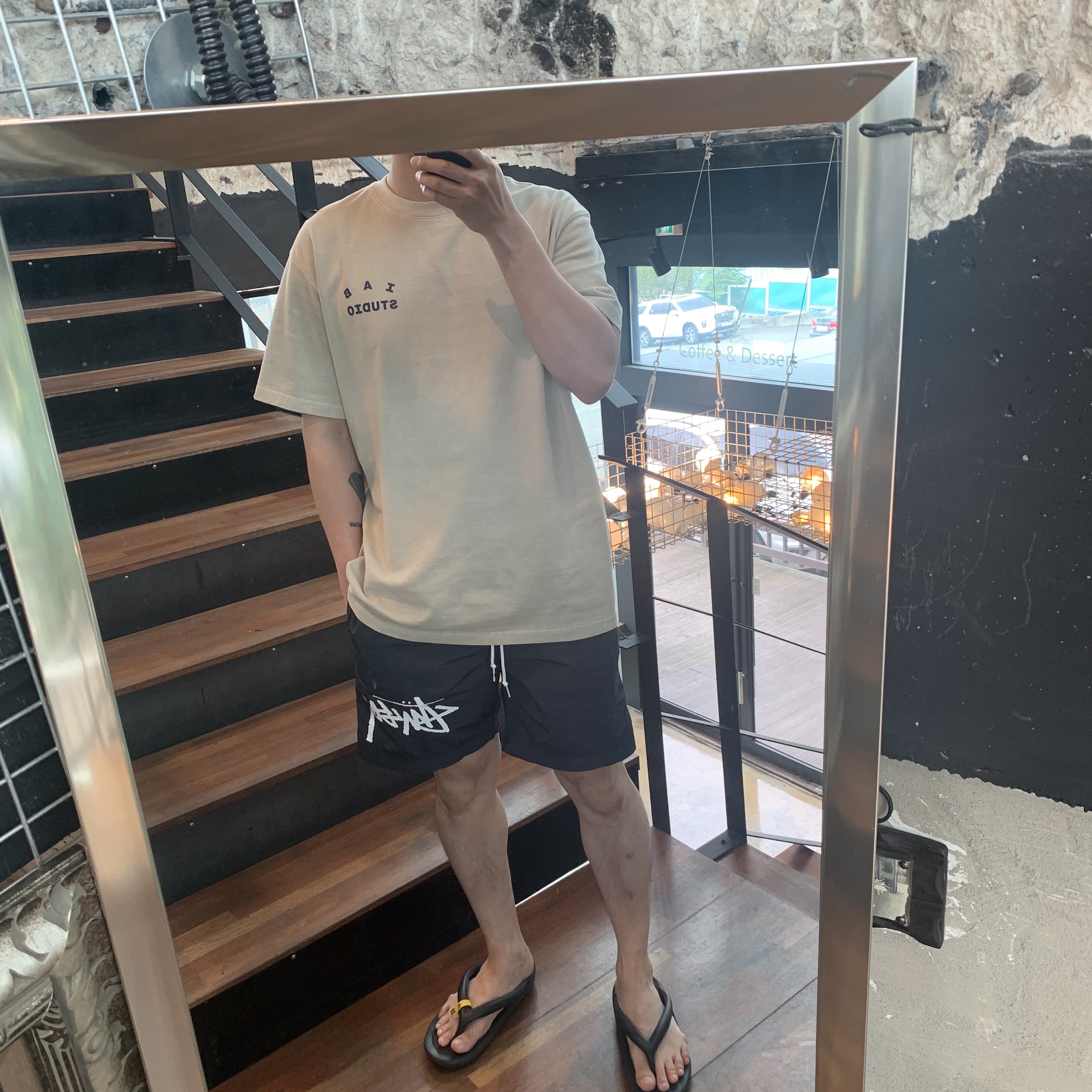 IAB Studio Pigment T-Shirt Oatmeal, Nike x Stussy Water Shorts Off Noir 착용 스타일 - 1