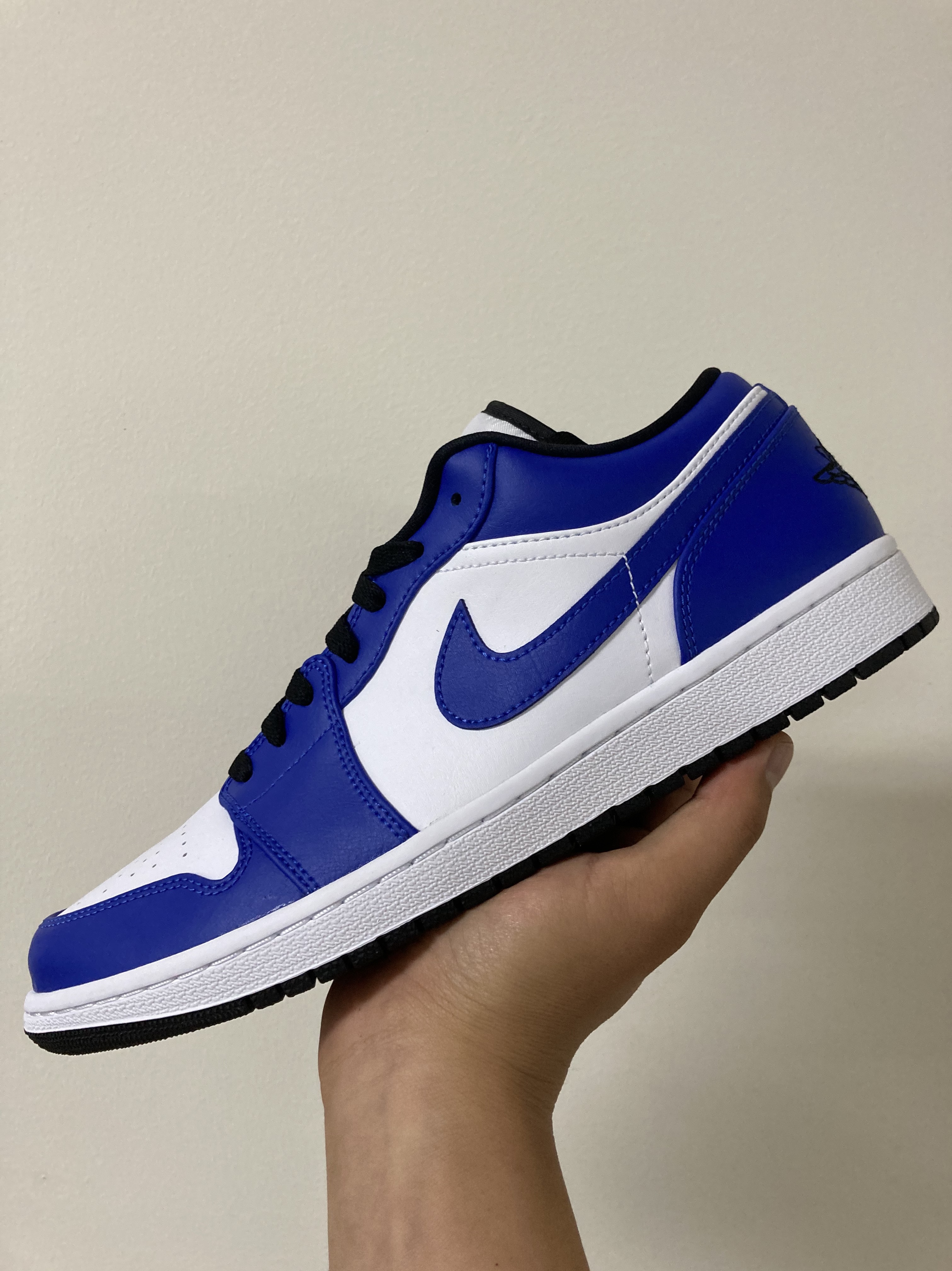 Jordan 1 Low Hyper Royal 착용 스타일
