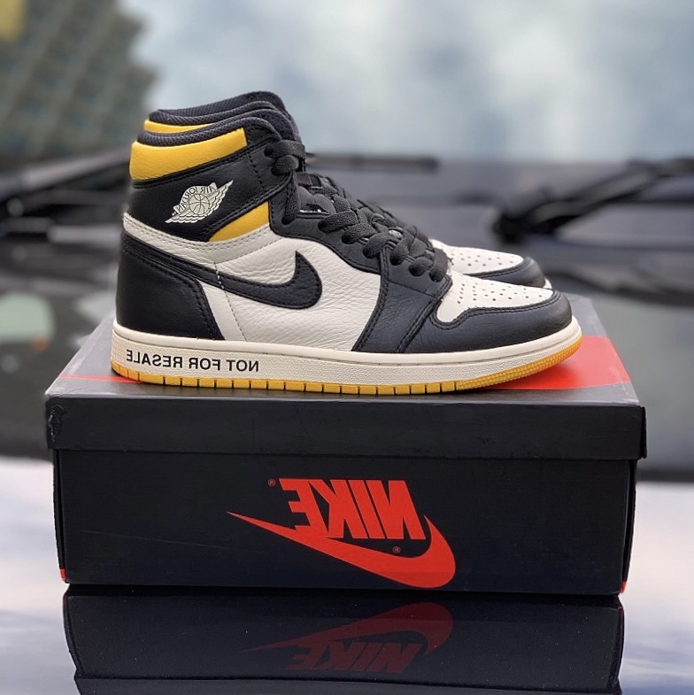 Jordan 1 Retro High Not for Resale Varsity Maize 착용 스타일