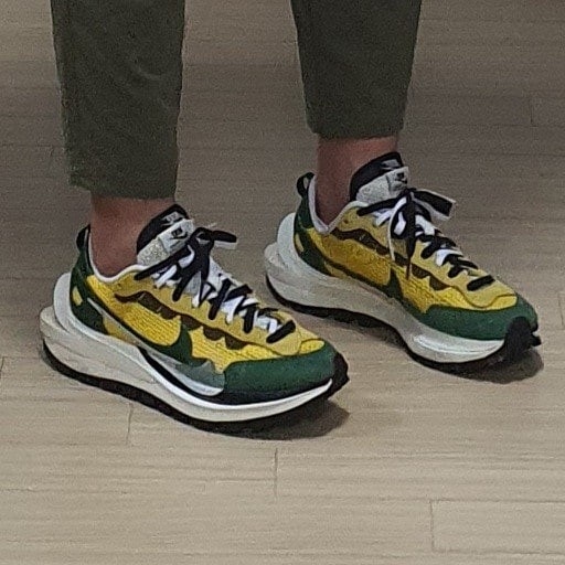 Nike x Sacai VaporWaffle Tour Yellow & Gorge Green Sail 착용 스타일 - 2