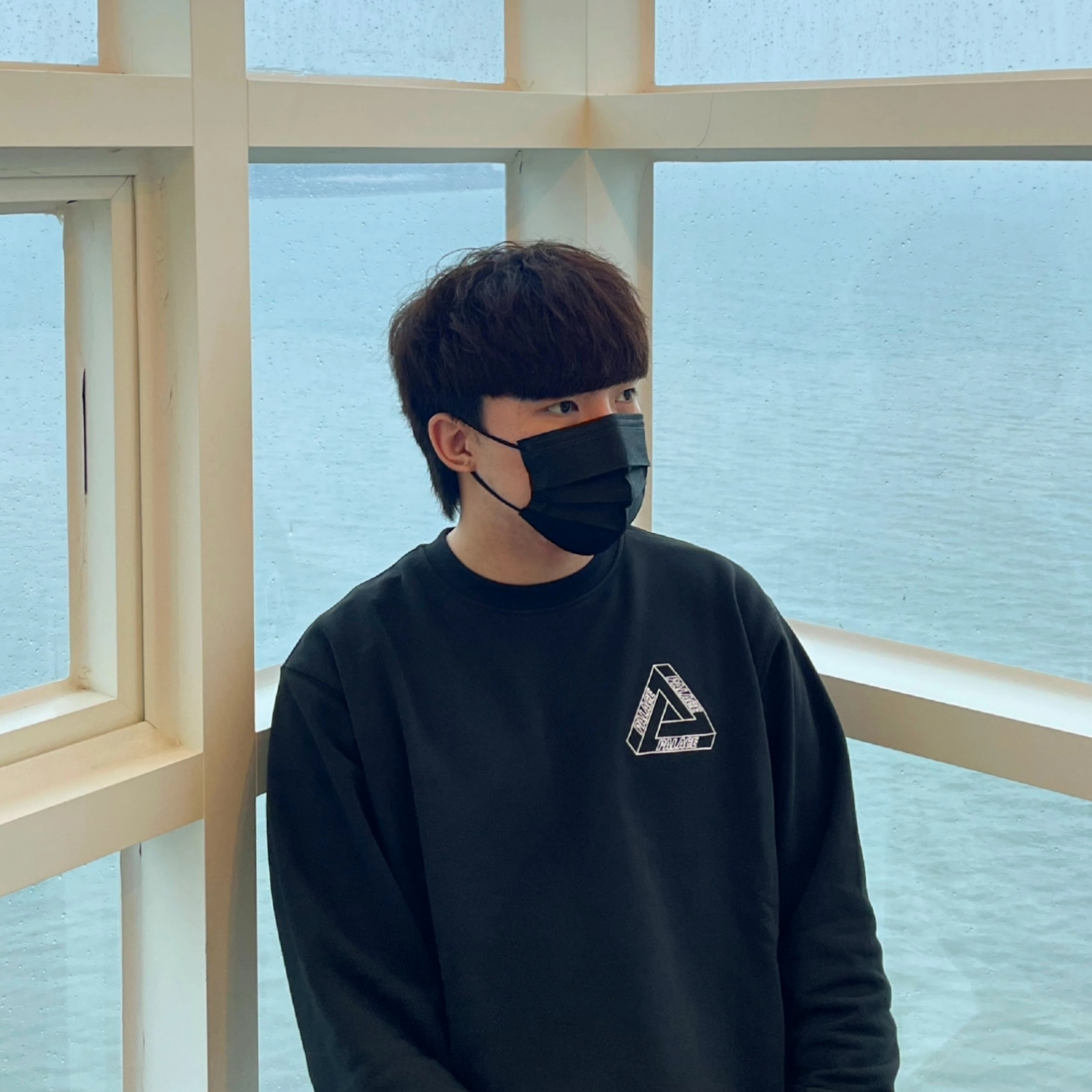 Palace Outliner Mit Designer Crew Black - 21SS 착용 스타일 - 1