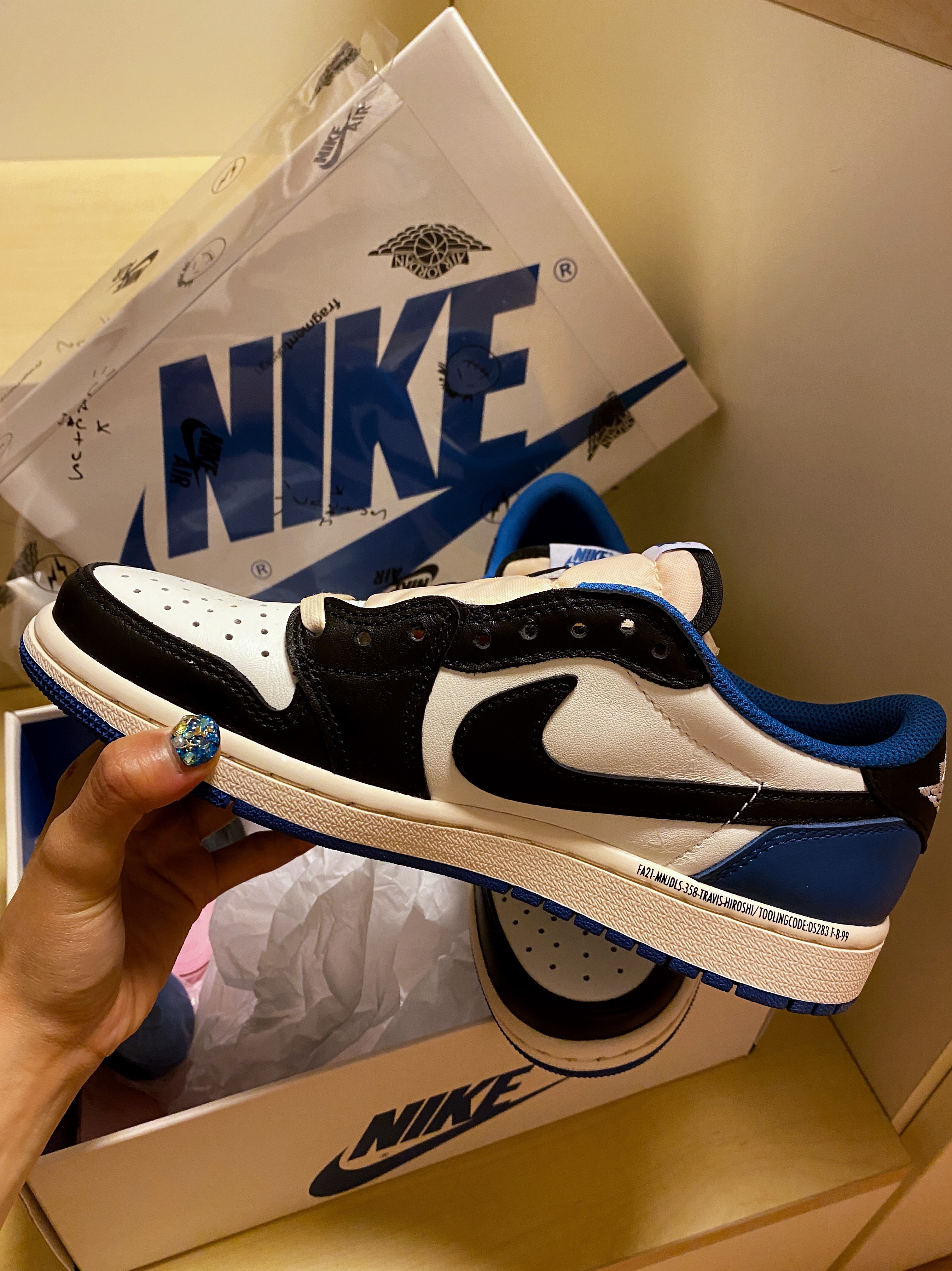 Jordan 1 x Travis Scott x Fragment Retro Low OG SP Military Blue 착용 스타일 - 3